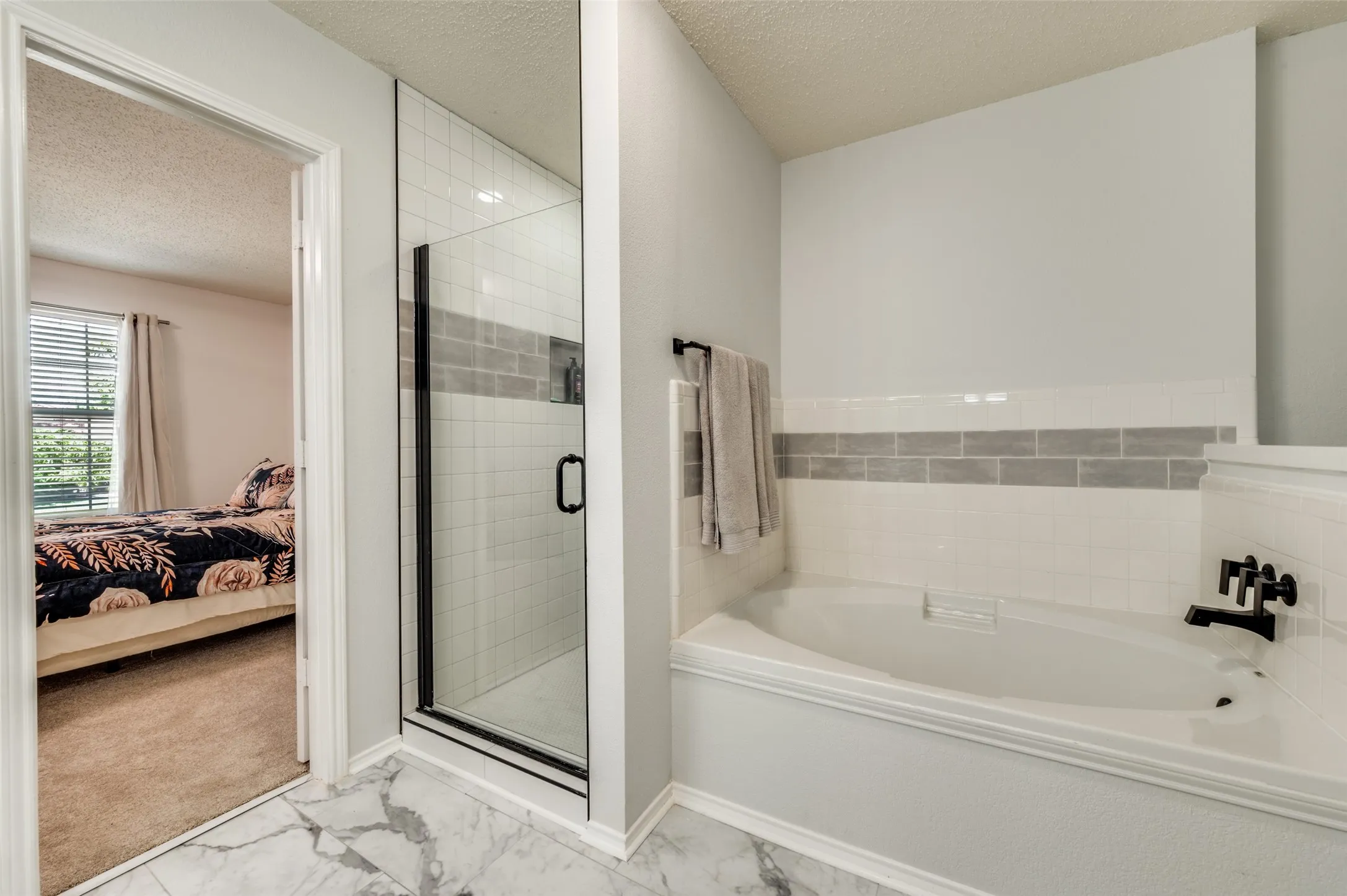 Single Family Residence For Sale in Denton County , 813 Ponderosa Ridge, Little Elm, Texas 75068, 3 Bedroom, 3 Bathroom, 2 Garage spaces, 2,072 Sqft, built in 2003, mls#21252309, Real Estate Agent in Little Elm, Homes For Sale in Denton county, Homes For Sale in Little Elm, Realtor in Little Elm Texas, Real Estate Brokerage Independent Realty Texas, Luminita Cordes Realtor