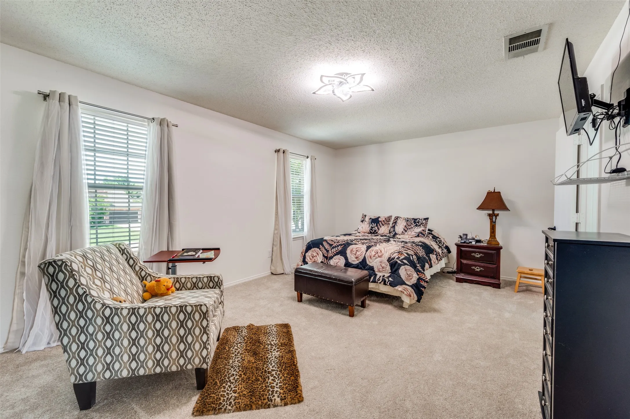 Single Family Residence For Sale in Denton County , 813 Ponderosa Ridge, Little Elm, Texas 75068, 3 Bedroom, 3 Bathroom, 2 Garage spaces, 2,072 Sqft, built in 2003, mls#21252309, Real Estate Agent in Little Elm, Homes For Sale in Denton county, Homes For Sale in Little Elm, Realtor in Little Elm Texas, Real Estate Brokerage Independent Realty Texas, Luminita Cordes Realtor
