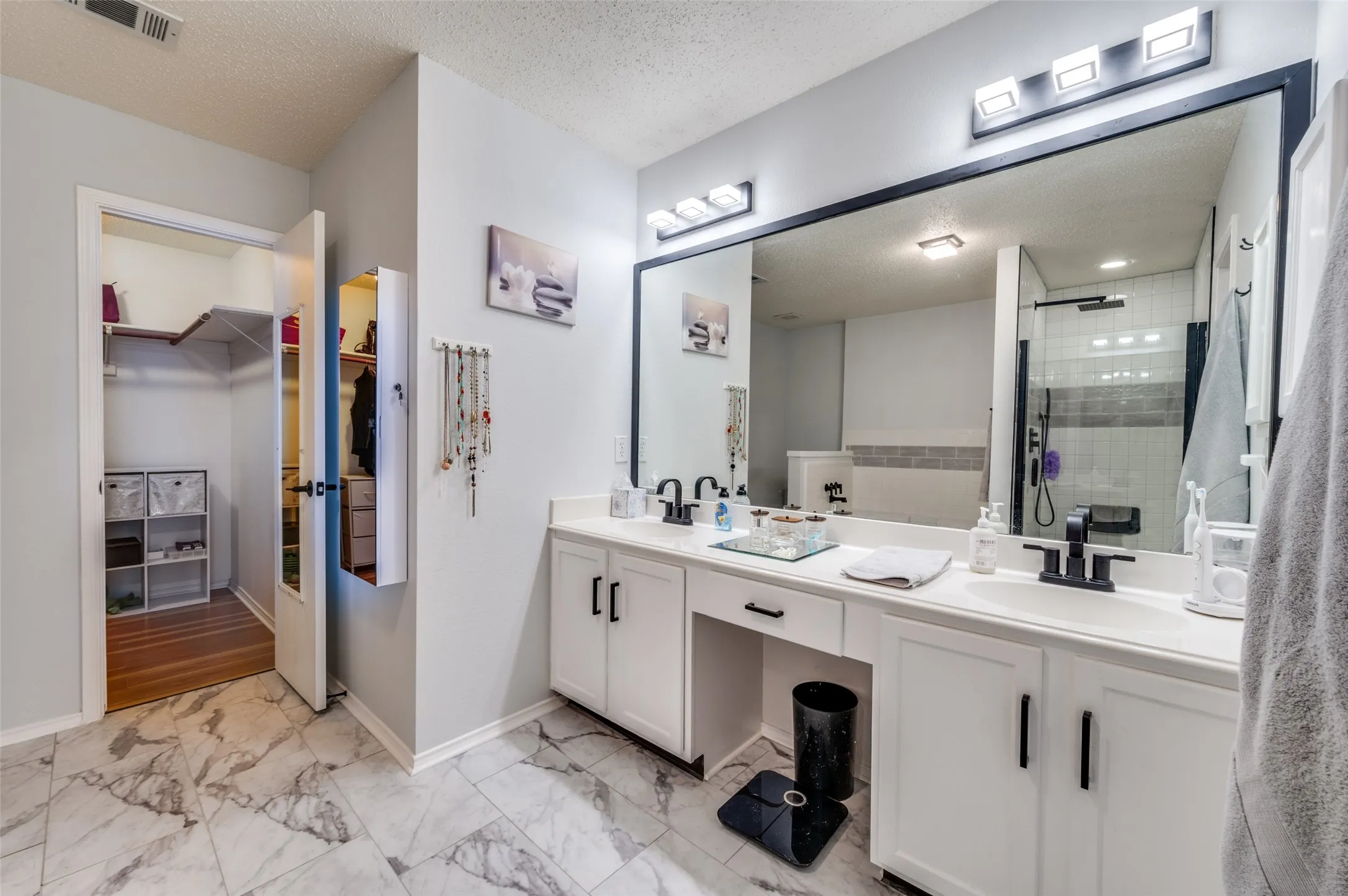 Single Family Residence For Sale in Denton County , 813 Ponderosa Ridge, Little Elm, Texas 75068, 3 Bedroom, 3 Bathroom, 2 Garage spaces, 2,072 Sqft, built in 2003, mls#21252309, Real Estate Agent in Little Elm, Homes For Sale in Denton county, Homes For Sale in Little Elm, Realtor in Little Elm Texas, Real Estate Brokerage Independent Realty Texas, Luminita Cordes Realtor