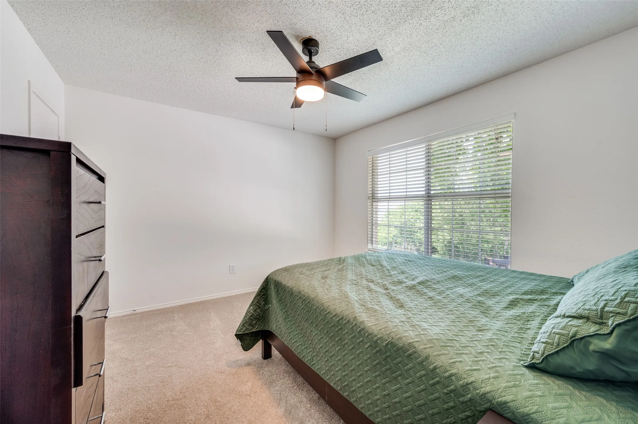 Single Family Residence For Sale in Denton County , 813 Ponderosa Ridge, Little Elm, Texas 75068, 3 Bedroom, 3 Bathroom, 2 Garage spaces, 2,072 Sqft, built in 2003, mls#21252309, Real Estate Agent in Little Elm, Homes For Sale in Denton county, Homes For Sale in Little Elm, Realtor in Little Elm Texas, Real Estate Brokerage Independent Realty Texas, Luminita Cordes Realtor
