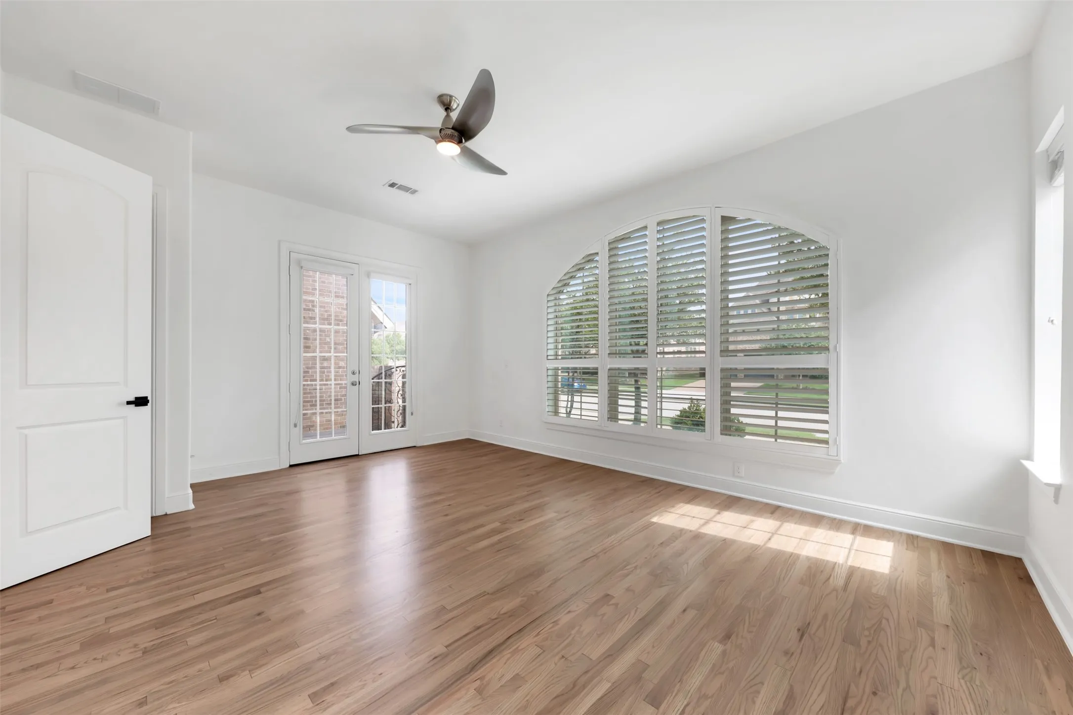Single Family Residence For Sale in Denton County , 2117 Hidalgo Lane, Frisco, Texas 75034, 5 Bedroom, 4 Bathroom, 2 Garage spaces, 4,917 Sqft, built in 2016, mls#21253694, Real Estate Agent in Frisco, Homes For Sale in Denton county, Homes For Sale in Frisco, Realtor in Frisco Texas, Real Estate Brokerage Independent Realty Texas, Luminita Cordes Realtor