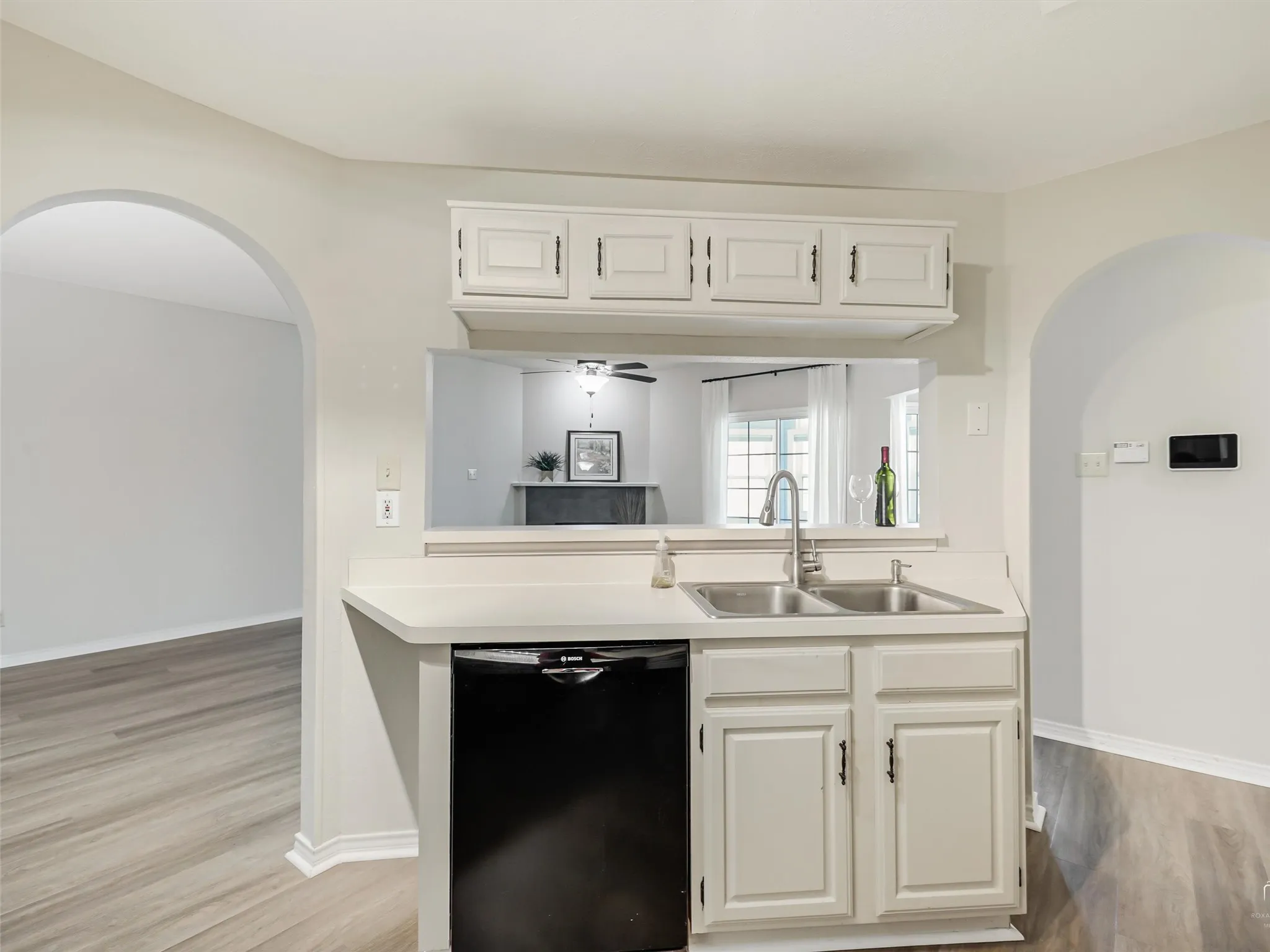 Condominium For Sale in Dallas County , 1010 Allen Street 214, Dallas, Texas 75204, 1 Bedroom, 1 Bathroom, 2 Garage spaces, 967 Sqft, built in 1983, mls#21252483, Real Estate Agent in Dallas, Homes For Sale in Dallas county, Homes For Sale in Dallas, Realtor in Dallas Texas, Real Estate Brokerage Independent Realty Texas, Luminita Cordes Realtor