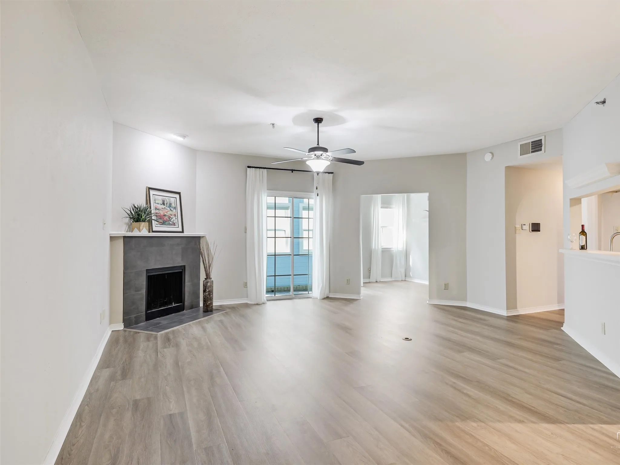 Condominium For Sale in Dallas County , 1010 Allen Street 214, Dallas, Texas 75204, 1 Bedroom, 1 Bathroom, 2 Garage spaces, 967 Sqft, built in 1983, mls#21252483, Real Estate Agent in Dallas, Homes For Sale in Dallas county, Homes For Sale in Dallas, Realtor in Dallas Texas, Real Estate Brokerage Independent Realty Texas, Luminita Cordes Realtor