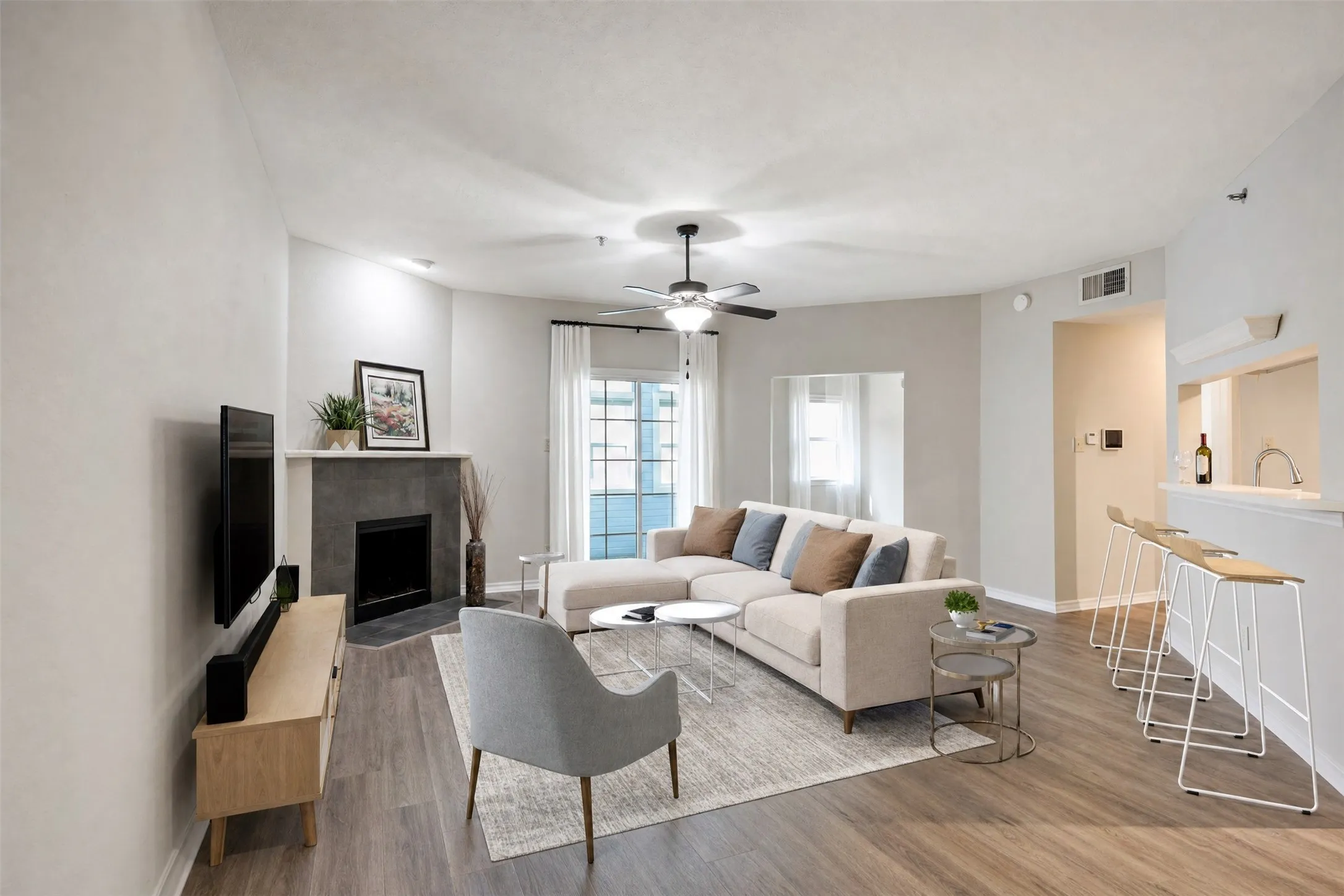 Condominium For Sale in Dallas County , 1010 Allen Street 214, Dallas, Texas 75204, 1 Bedroom, 1 Bathroom, 2 Garage spaces, 967 Sqft, built in 1983, mls#21252483, Real Estate Agent in Dallas, Homes For Sale in Dallas county, Homes For Sale in Dallas, Realtor in Dallas Texas, Real Estate Brokerage Independent Realty Texas, Luminita Cordes Realtor