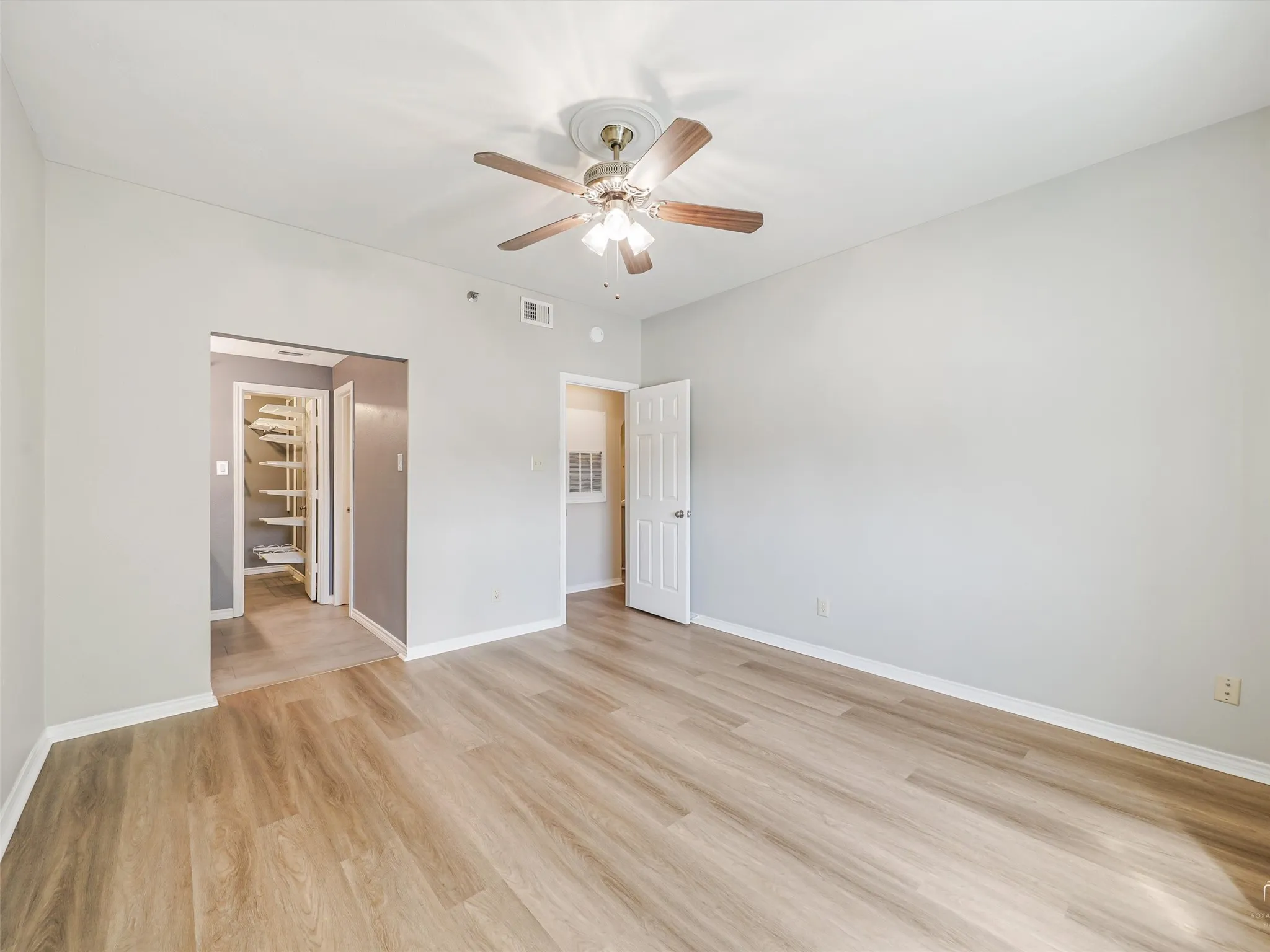 Condominium For Sale in Dallas County , 1010 Allen Street 214, Dallas, Texas 75204, 1 Bedroom, 1 Bathroom, 2 Garage spaces, 967 Sqft, built in 1983, mls#21252483, Real Estate Agent in Dallas, Homes For Sale in Dallas county, Homes For Sale in Dallas, Realtor in Dallas Texas, Real Estate Brokerage Independent Realty Texas, Luminita Cordes Realtor