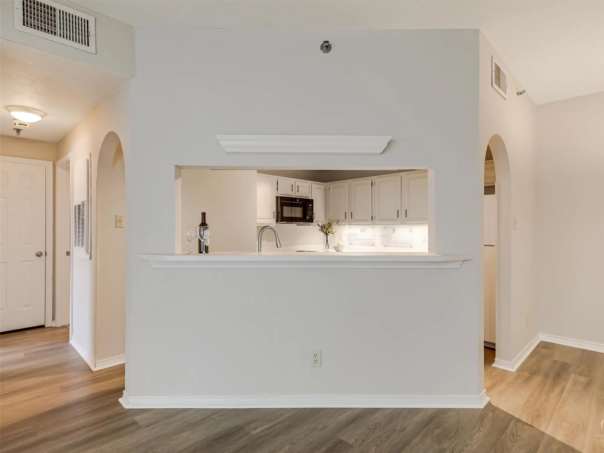 Condominium For Sale in Dallas County , 1010 Allen Street 214, Dallas, Texas 75204, 1 Bedroom, 1 Bathroom, 2 Garage spaces, 967 Sqft, built in 1983, mls#21252483, Real Estate Agent in Dallas, Homes For Sale in Dallas county, Homes For Sale in Dallas, Realtor in Dallas Texas, Real Estate Brokerage Independent Realty Texas, Luminita Cordes Realtor
