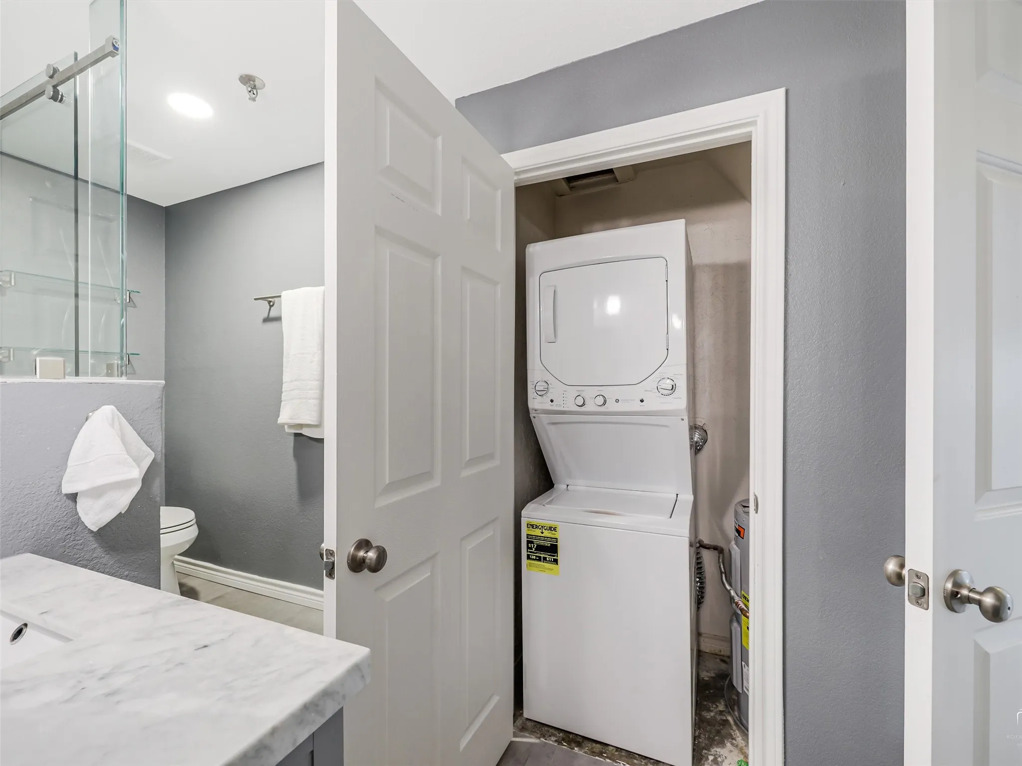 Condominium For Sale in Dallas County , 1010 Allen Street 214, Dallas, Texas 75204, 1 Bedroom, 1 Bathroom, 2 Garage spaces, 967 Sqft, built in 1983, mls#21252483, Real Estate Agent in Dallas, Homes For Sale in Dallas county, Homes For Sale in Dallas, Realtor in Dallas Texas, Real Estate Brokerage Independent Realty Texas, Luminita Cordes Realtor
