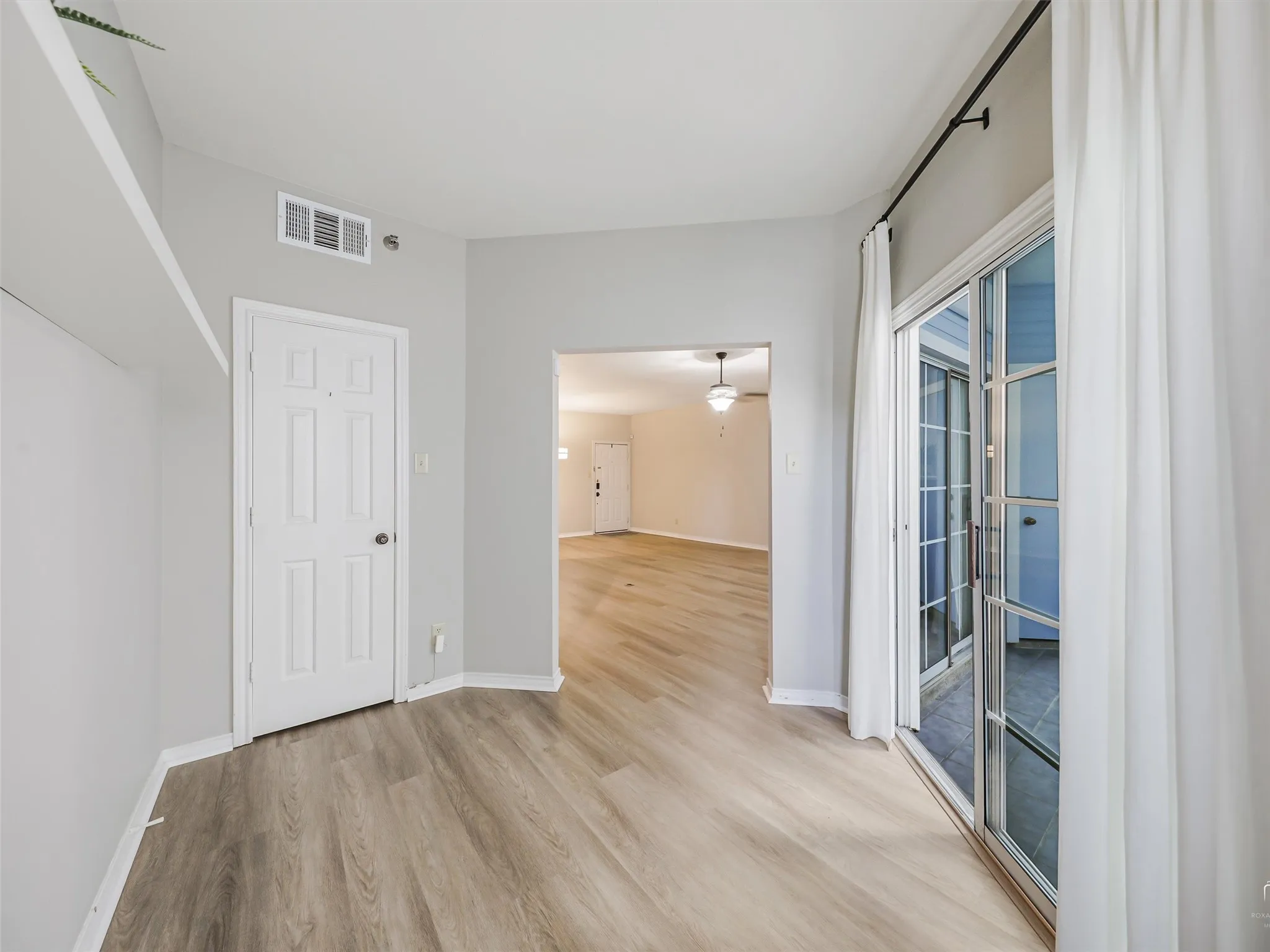 Condominium For Sale in Dallas County , 1010 Allen Street 214, Dallas, Texas 75204, 1 Bedroom, 1 Bathroom, 2 Garage spaces, 967 Sqft, built in 1983, mls#21252483, Real Estate Agent in Dallas, Homes For Sale in Dallas county, Homes For Sale in Dallas, Realtor in Dallas Texas, Real Estate Brokerage Independent Realty Texas, Luminita Cordes Realtor