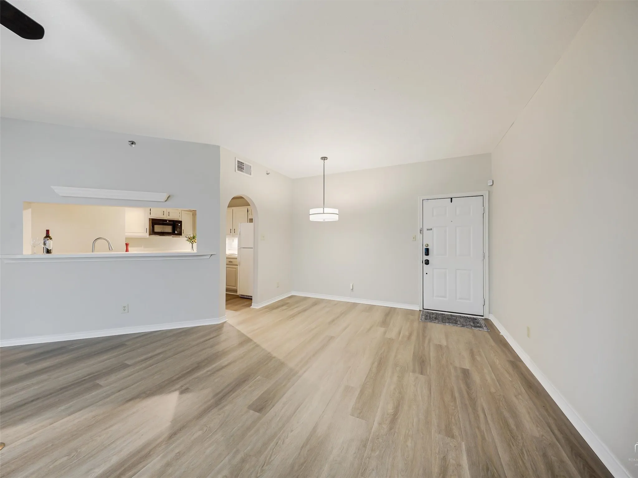 Condominium For Sale in Dallas County , 1010 Allen Street 214, Dallas, Texas 75204, 1 Bedroom, 1 Bathroom, 2 Garage spaces, 967 Sqft, built in 1983, mls#21252483, Real Estate Agent in Dallas, Homes For Sale in Dallas county, Homes For Sale in Dallas, Realtor in Dallas Texas, Real Estate Brokerage Independent Realty Texas, Luminita Cordes Realtor