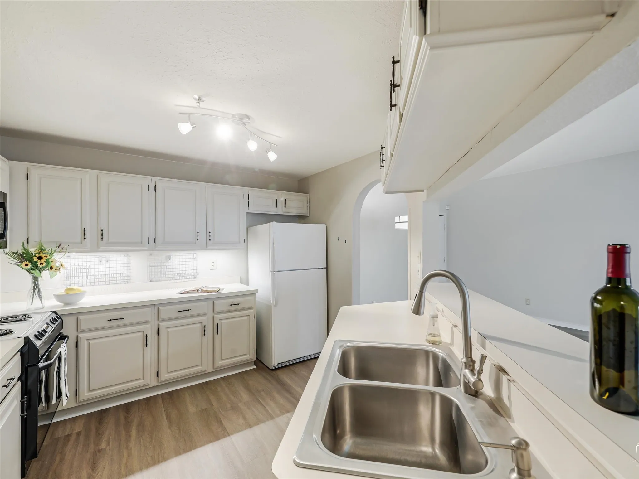 Condominium For Sale in Dallas County , 1010 Allen Street 214, Dallas, Texas 75204, 1 Bedroom, 1 Bathroom, 2 Garage spaces, 967 Sqft, built in 1983, mls#21252483, Real Estate Agent in Dallas, Homes For Sale in Dallas county, Homes For Sale in Dallas, Realtor in Dallas Texas, Real Estate Brokerage Independent Realty Texas, Luminita Cordes Realtor