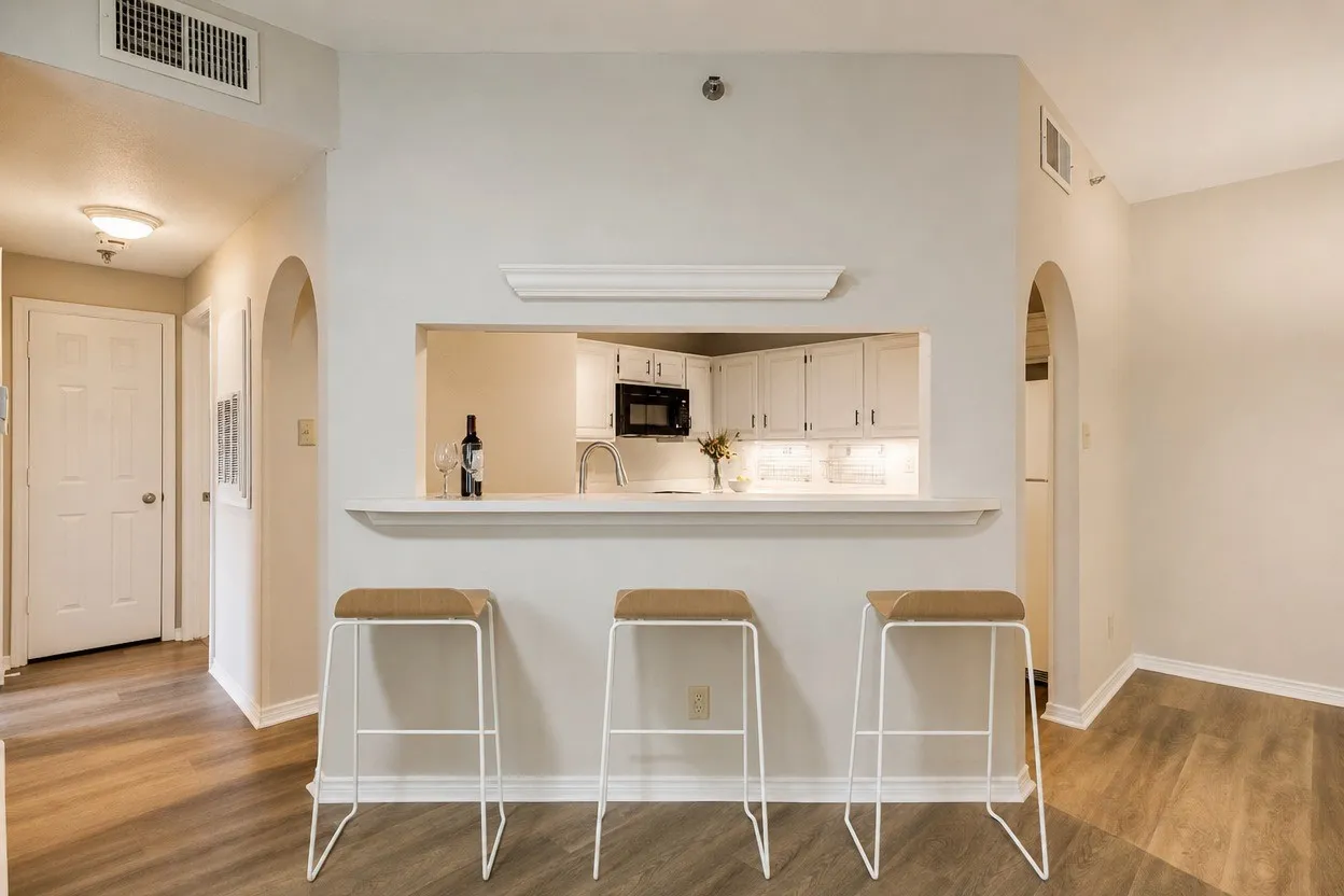 Condominium For Sale in Dallas County , 1010 Allen Street 214, Dallas, Texas 75204, 1 Bedroom, 1 Bathroom, 2 Garage spaces, 967 Sqft, built in 1983, mls#21252483, Real Estate Agent in Dallas, Homes For Sale in Dallas county, Homes For Sale in Dallas, Realtor in Dallas Texas, Real Estate Brokerage Independent Realty Texas, Luminita Cordes Realtor