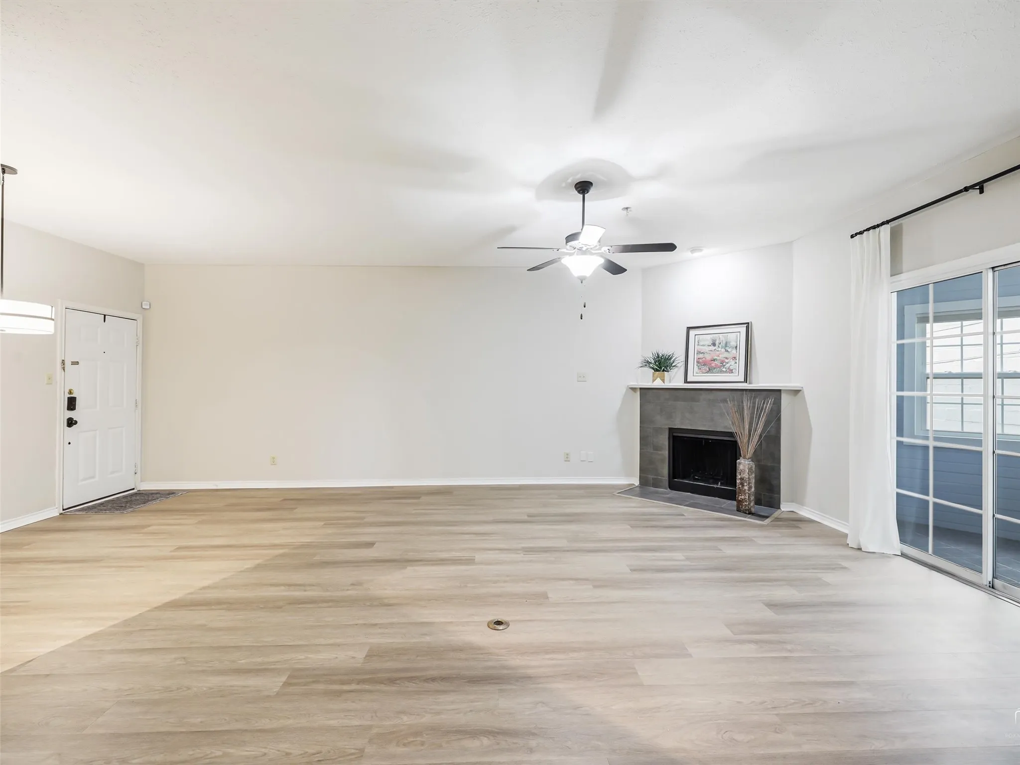 Condominium For Sale in Dallas County , 1010 Allen Street 214, Dallas, Texas 75204, 1 Bedroom, 1 Bathroom, 2 Garage spaces, 967 Sqft, built in 1983, mls#21252483, Real Estate Agent in Dallas, Homes For Sale in Dallas county, Homes For Sale in Dallas, Realtor in Dallas Texas, Real Estate Brokerage Independent Realty Texas, Luminita Cordes Realtor