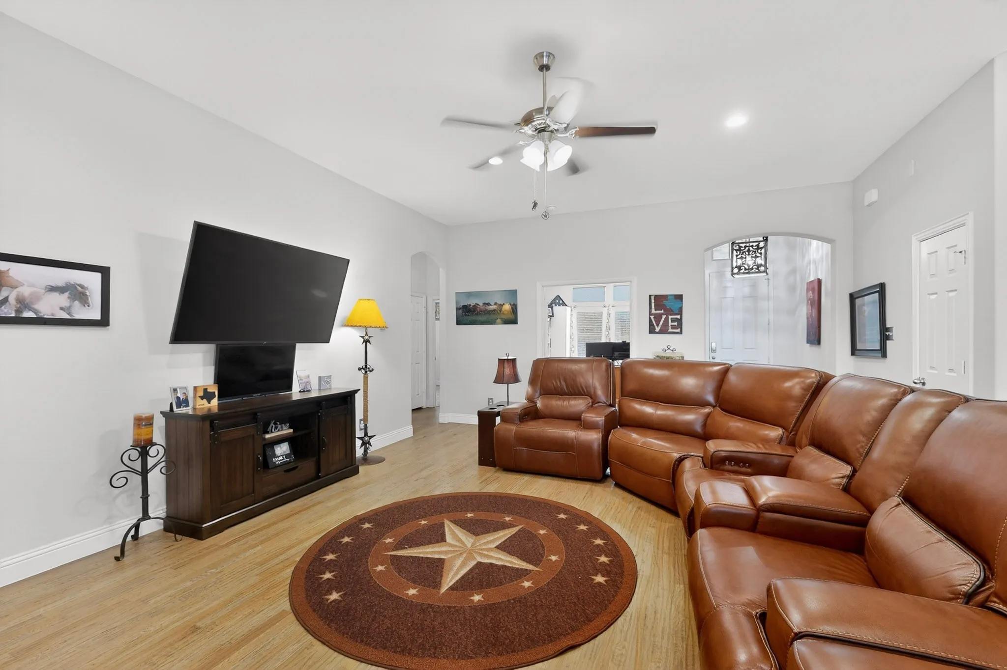 Single Family Residence For Sale in Johnson County , 1522 Grassy Meadows Drive, Burleson, Texas 76058, 3 Bedroom, 2 Bathroom, 2 Garage spaces, 2,347 Sqft, built in 2018, mls#21252445, Real Estate Agent in Burleson, Homes For Sale in Johnson county, Homes For Sale in Burleson, Realtor in Burleson Texas, Real Estate Brokerage Independent Realty Texas, Luminita Cordes Realtor