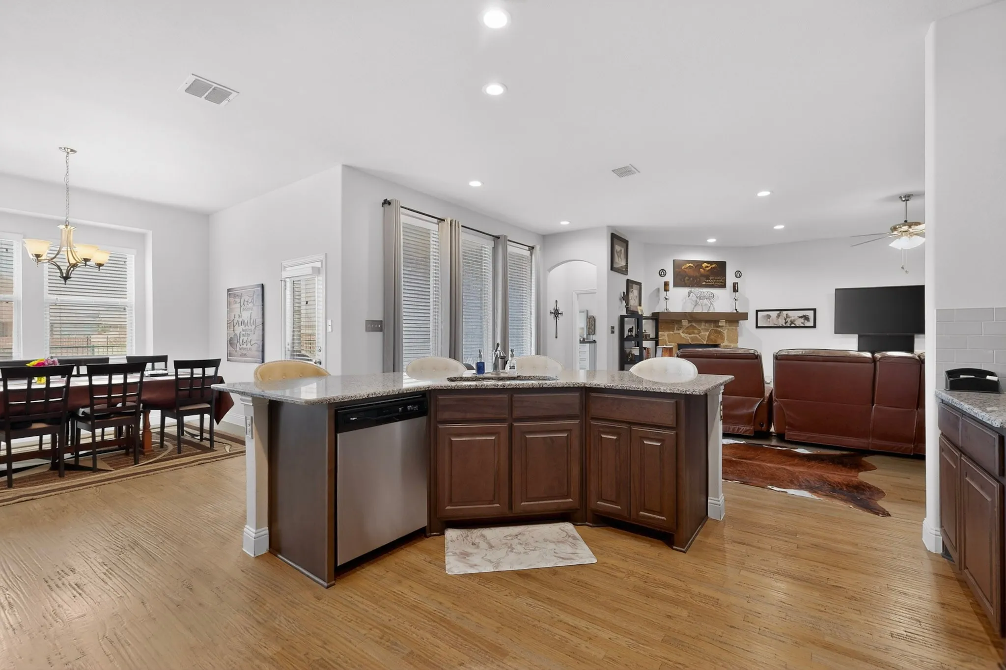 Single Family Residence For Sale in Johnson County , 1522 Grassy Meadows Drive, Burleson, Texas 76058, 3 Bedroom, 2 Bathroom, 2 Garage spaces, 2,347 Sqft, built in 2018, mls#21252445, Real Estate Agent in Burleson, Homes For Sale in Johnson county, Homes For Sale in Burleson, Realtor in Burleson Texas, Real Estate Brokerage Independent Realty Texas, Luminita Cordes Realtor