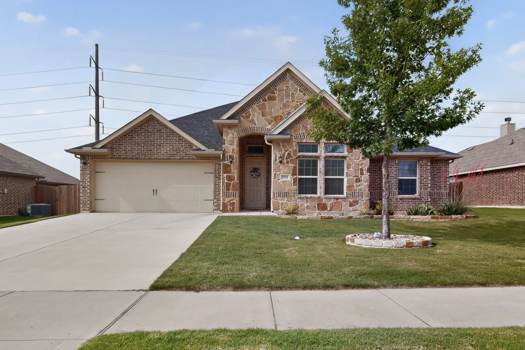 Single Family Residence For Sale in Johnson County , 1522 Grassy Meadows Drive, Burleson, Texas 76058, 3 Bedroom, 2 Bathroom, 2 Garage spaces, 2,347 Sqft, built in 2018, mls#21252445, Real Estate Agent in Burleson, Homes For Sale in Johnson county, Homes For Sale in Burleson, Realtor in Burleson Texas, Real Estate Brokerage Independent Realty Texas, Luminita Cordes Realtor