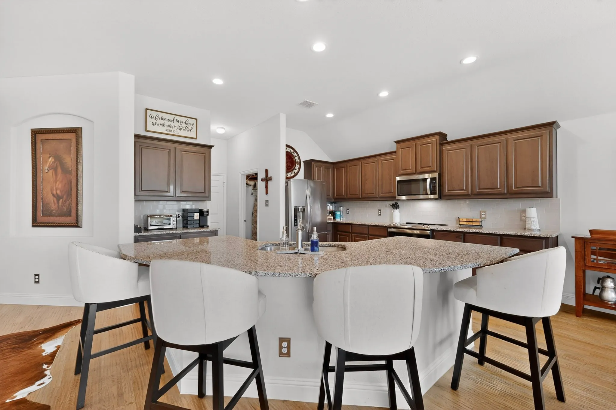Single Family Residence For Sale in Johnson County , 1522 Grassy Meadows Drive, Burleson, Texas 76058, 3 Bedroom, 2 Bathroom, 2 Garage spaces, 2,347 Sqft, built in 2018, mls#21252445, Real Estate Agent in Burleson, Homes For Sale in Johnson county, Homes For Sale in Burleson, Realtor in Burleson Texas, Real Estate Brokerage Independent Realty Texas, Luminita Cordes Realtor