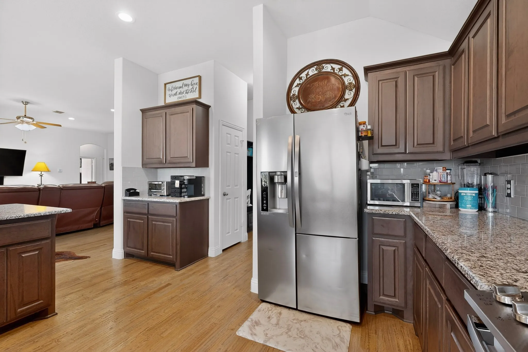 Single Family Residence For Sale in Johnson County , 1522 Grassy Meadows Drive, Burleson, Texas 76058, 3 Bedroom, 2 Bathroom, 2 Garage spaces, 2,347 Sqft, built in 2018, mls#21252445, Real Estate Agent in Burleson, Homes For Sale in Johnson county, Homes For Sale in Burleson, Realtor in Burleson Texas, Real Estate Brokerage Independent Realty Texas, Luminita Cordes Realtor