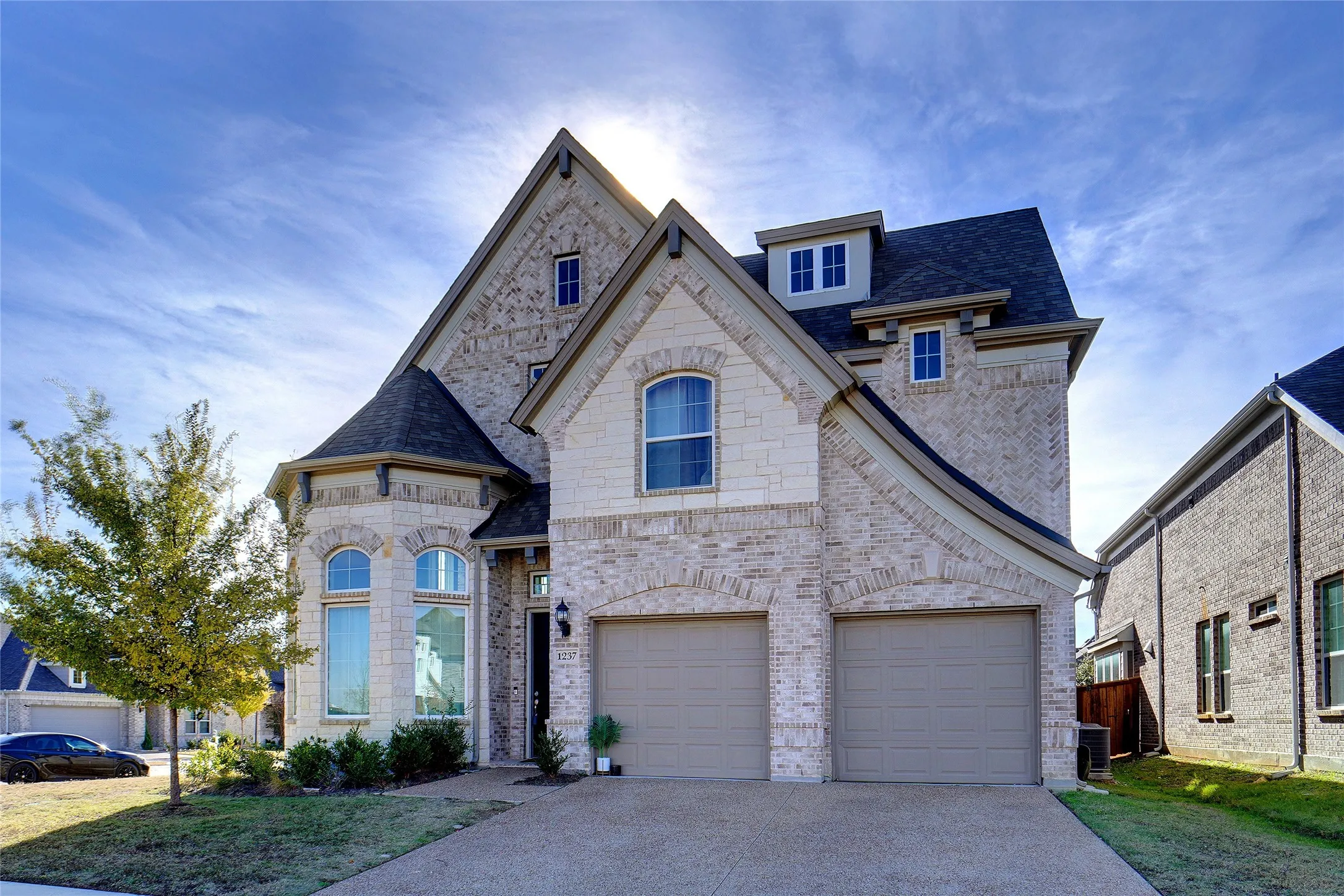 Single Family Residence For Sale in Denton County , 1237 Stagecoach Trail, Justin, Texas 76247, 5 Bedrooms, 4 Bathrooms, 2 Garage spaces, 4,400 Sqft, built in 2022, Preowned, Price $596,900, mls#21253571, Real Estate Agent in Justin, Homes For Sale in Denton county, Homes For Sale in Justin, Realtor in Justin Texas, Real Estate Brokerage Independent Realty Texas, Luminita Cordes Realtor