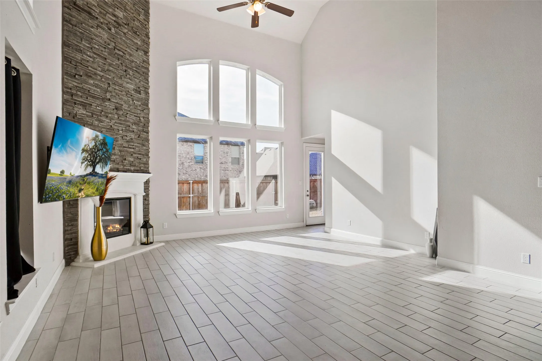 Single Family Residence For Sale in Denton County , 1237 Stagecoach Trail, Justin, Texas 76247, 5 Bedrooms, 4 Bathrooms, 2 Garage spaces, 4,400 Sqft, built in 2022, Preowned, Price $596,900, mls#21253571, Real Estate Agent in Justin, Homes For Sale in Denton county, Homes For Sale in Justin, Realtor in Justin Texas, Real Estate Brokerage Independent Realty Texas, Luminita Cordes Realtor