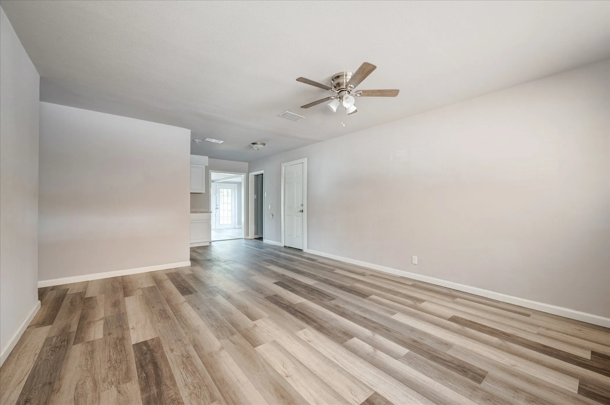 Single Family Residence For Sale in Tarrant County , 1902 Alan A Dale Road, Arlington, Texas 76013, 3 Bedroom, 2 Bathroom, Garage spaces, 1,284 Sqft, built in 1959, mls#21253742, Real Estate Agent in Arlington, Homes For Sale in Tarrant county, Homes For Sale in Arlington, Realtor in Arlington Texas, Real Estate Brokerage Independent Realty Texas, Luminita Cordes Realtor