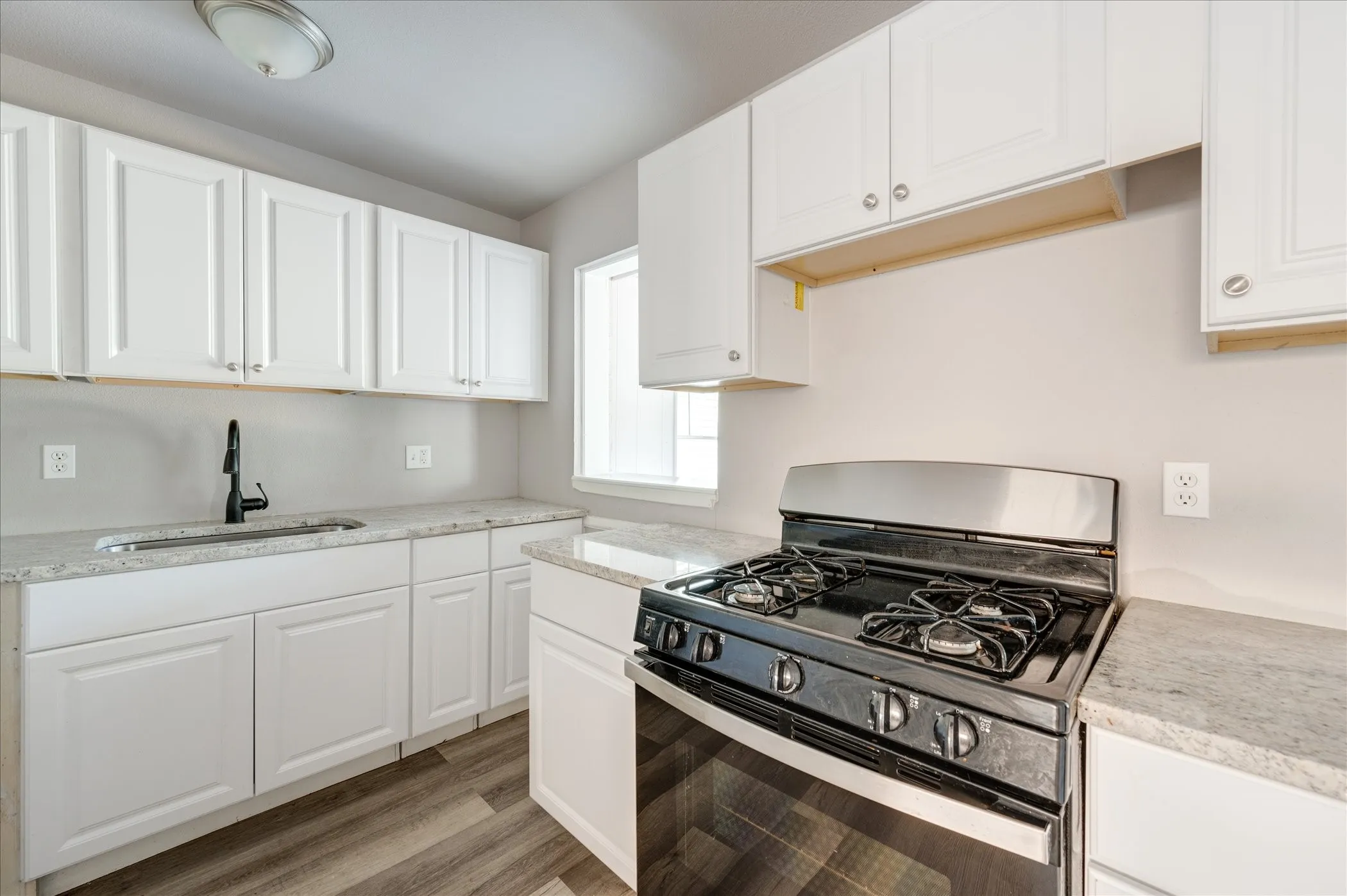 Single Family Residence For Sale in Tarrant County , 1902 Alan A Dale Road, Arlington, Texas 76013, 3 Bedroom, 2 Bathroom, Garage spaces, 1,284 Sqft, built in 1959, mls#21253742, Real Estate Agent in Arlington, Homes For Sale in Tarrant county, Homes For Sale in Arlington, Realtor in Arlington Texas, Real Estate Brokerage Independent Realty Texas, Luminita Cordes Realtor