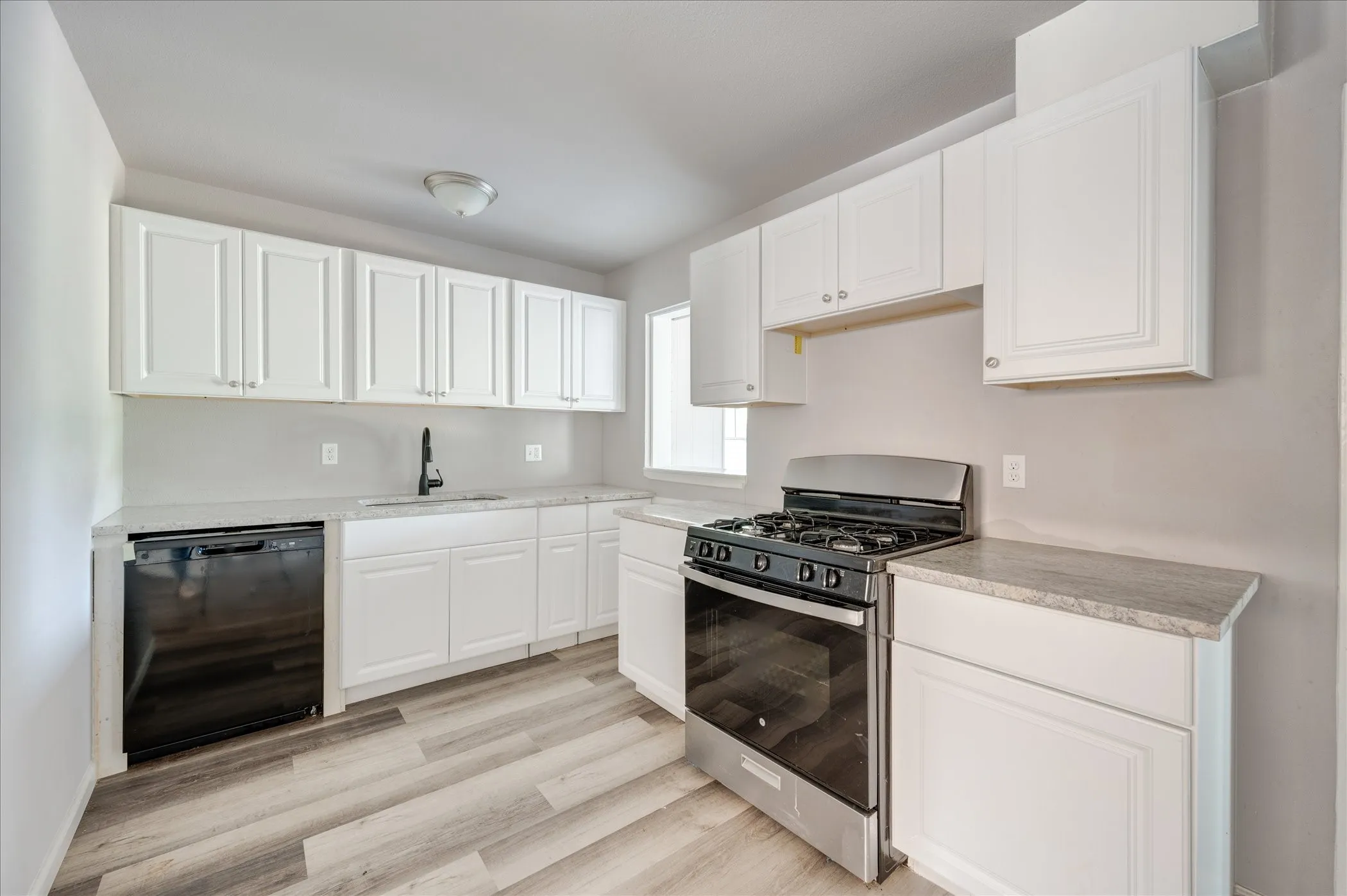 Single Family Residence For Sale in Tarrant County , 1902 Alan A Dale Road, Arlington, Texas 76013, 3 Bedroom, 2 Bathroom, Garage spaces, 1,284 Sqft, built in 1959, mls#21253742, Real Estate Agent in Arlington, Homes For Sale in Tarrant county, Homes For Sale in Arlington, Realtor in Arlington Texas, Real Estate Brokerage Independent Realty Texas, Luminita Cordes Realtor