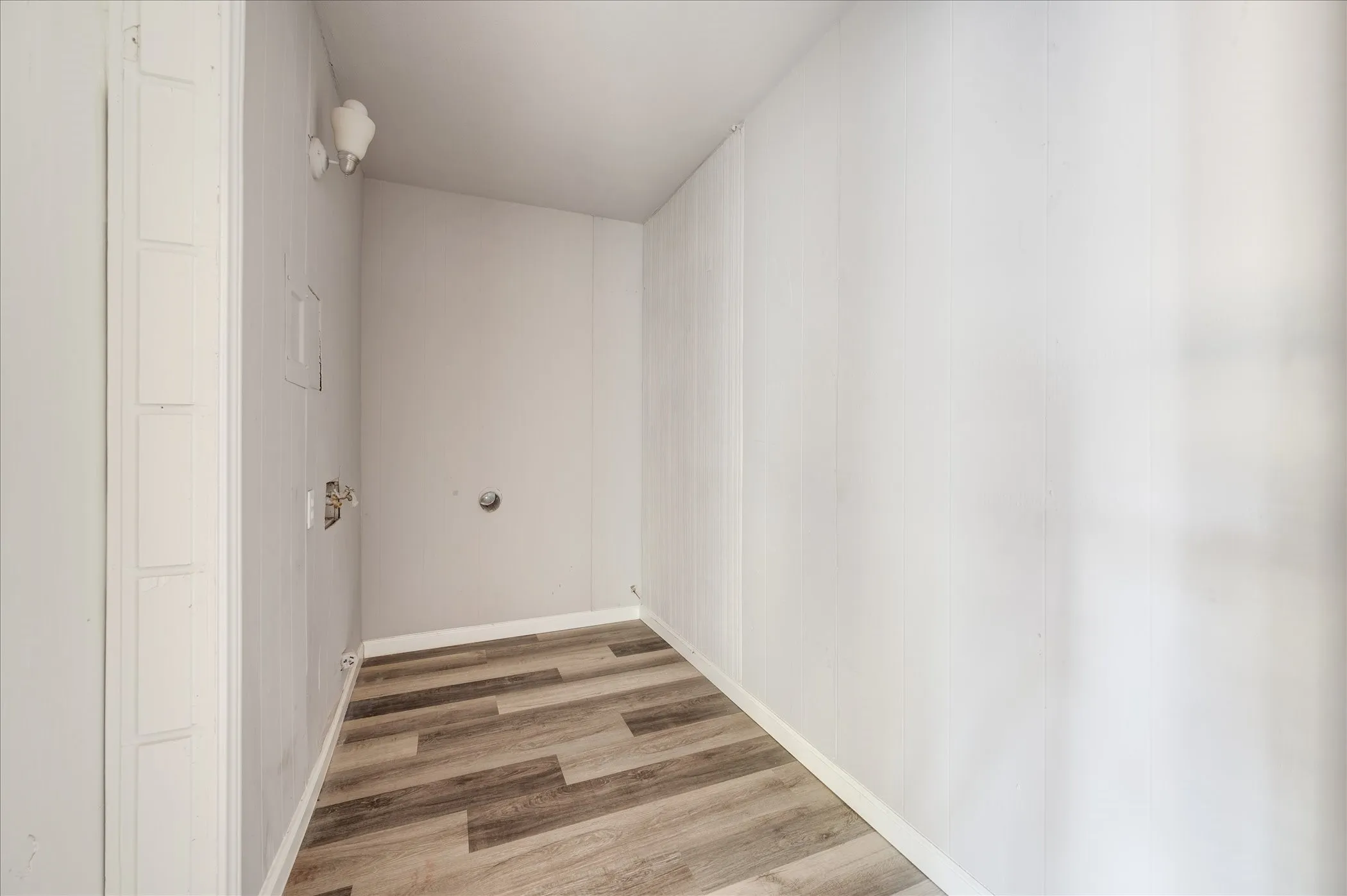 Single Family Residence For Sale in Tarrant County , 1902 Alan A Dale Road, Arlington, Texas 76013, 3 Bedroom, 2 Bathroom, Garage spaces, 1,284 Sqft, built in 1959, mls#21253742, Real Estate Agent in Arlington, Homes For Sale in Tarrant county, Homes For Sale in Arlington, Realtor in Arlington Texas, Real Estate Brokerage Independent Realty Texas, Luminita Cordes Realtor