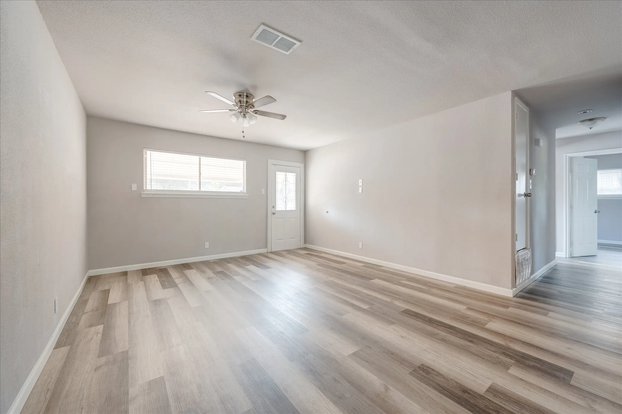 Single Family Residence For Sale in Tarrant County , 1902 Alan A Dale Road, Arlington, Texas 76013, 3 Bedroom, 2 Bathroom, Garage spaces, 1,284 Sqft, built in 1959, mls#21253742, Real Estate Agent in Arlington, Homes For Sale in Tarrant county, Homes For Sale in Arlington, Realtor in Arlington Texas, Real Estate Brokerage Independent Realty Texas, Luminita Cordes Realtor