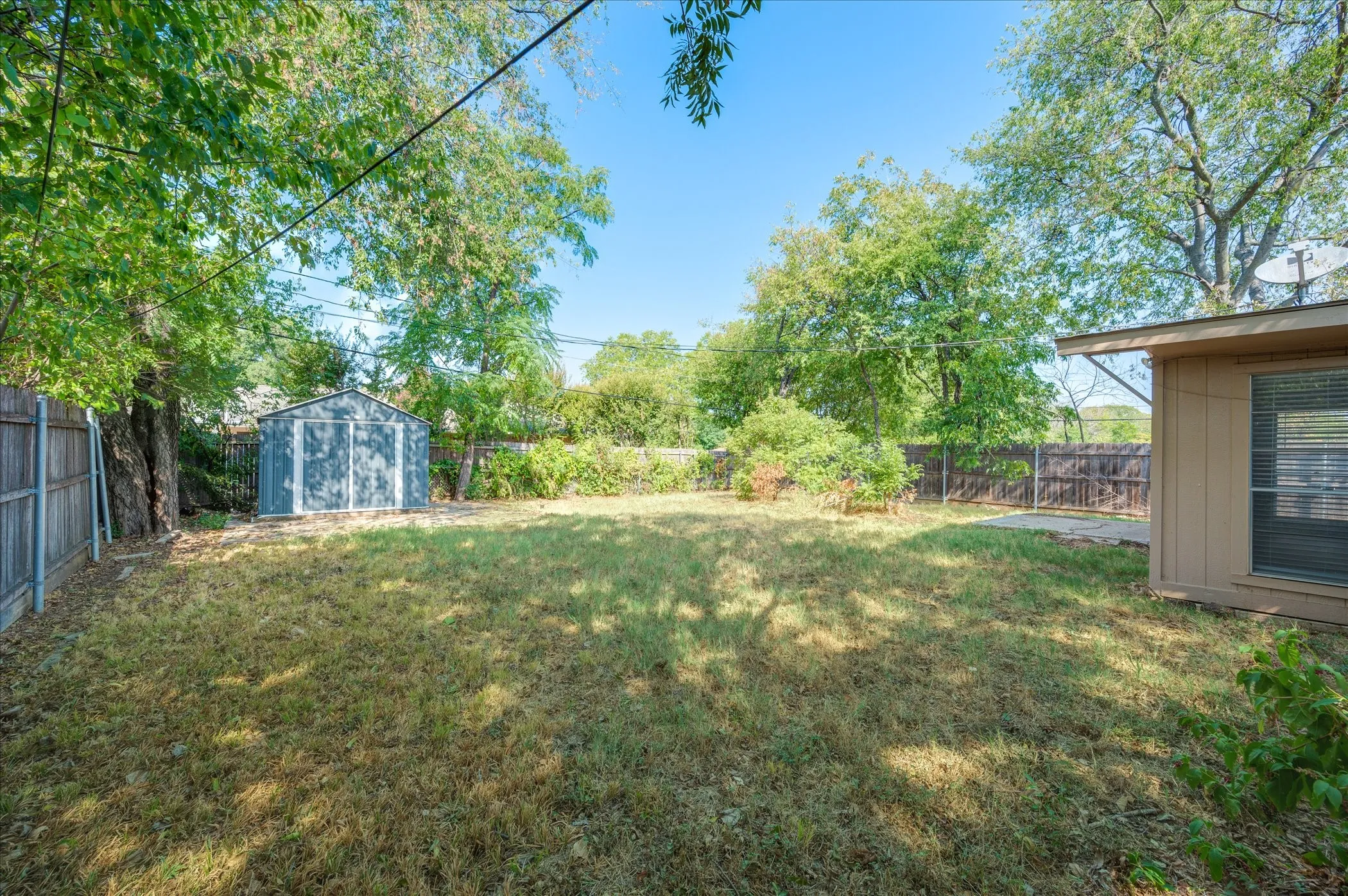 Single Family Residence For Sale in Tarrant County , 1902 Alan A Dale Road, Arlington, Texas 76013, 3 Bedroom, 2 Bathroom, Garage spaces, 1,284 Sqft, built in 1959, mls#21253742, Real Estate Agent in Arlington, Homes For Sale in Tarrant county, Homes For Sale in Arlington, Realtor in Arlington Texas, Real Estate Brokerage Independent Realty Texas, Luminita Cordes Realtor