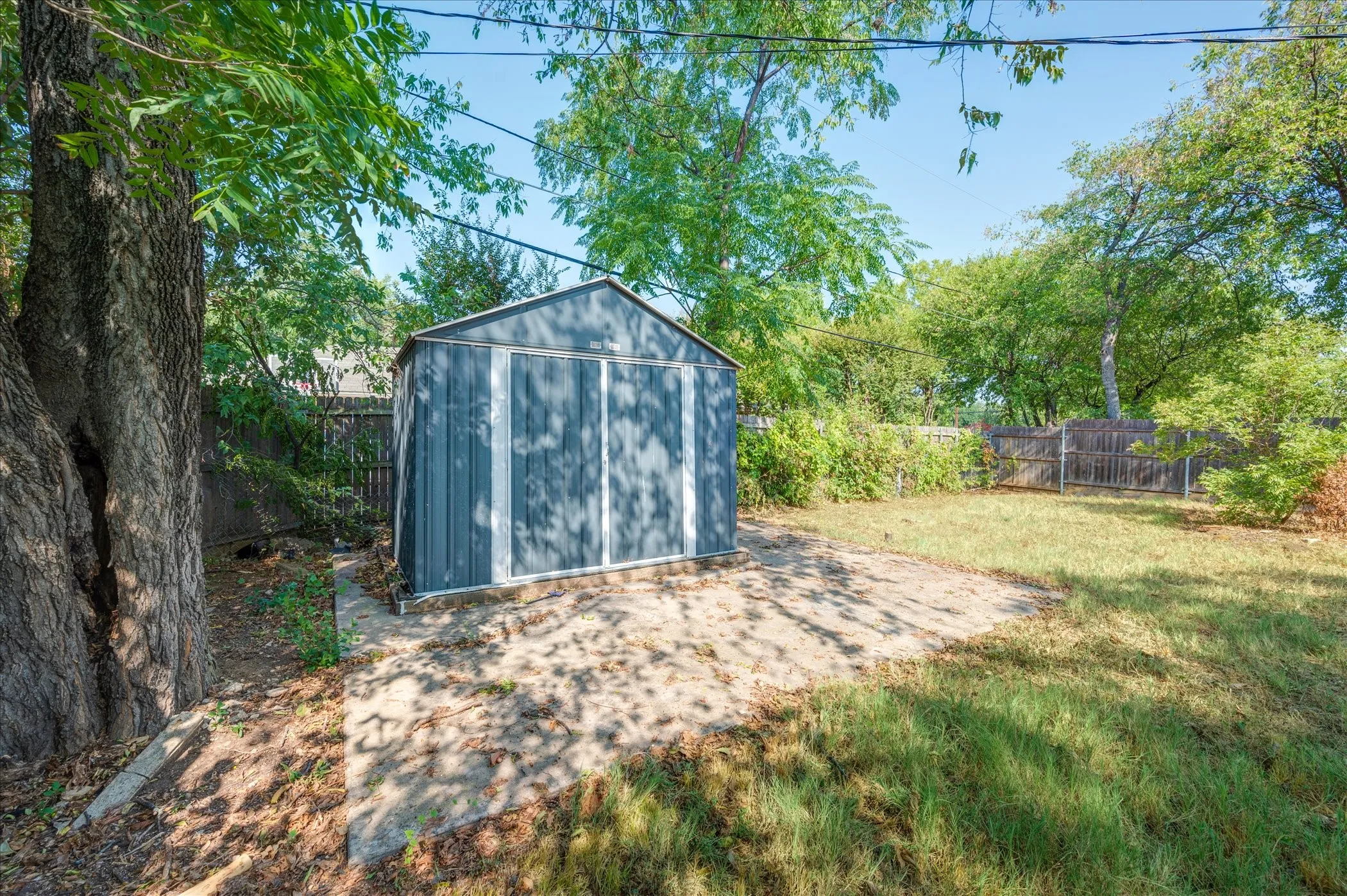 Single Family Residence For Sale in Tarrant County , 1902 Alan A Dale Road, Arlington, Texas 76013, 3 Bedroom, 2 Bathroom, Garage spaces, 1,284 Sqft, built in 1959, mls#21253742, Real Estate Agent in Arlington, Homes For Sale in Tarrant county, Homes For Sale in Arlington, Realtor in Arlington Texas, Real Estate Brokerage Independent Realty Texas, Luminita Cordes Realtor