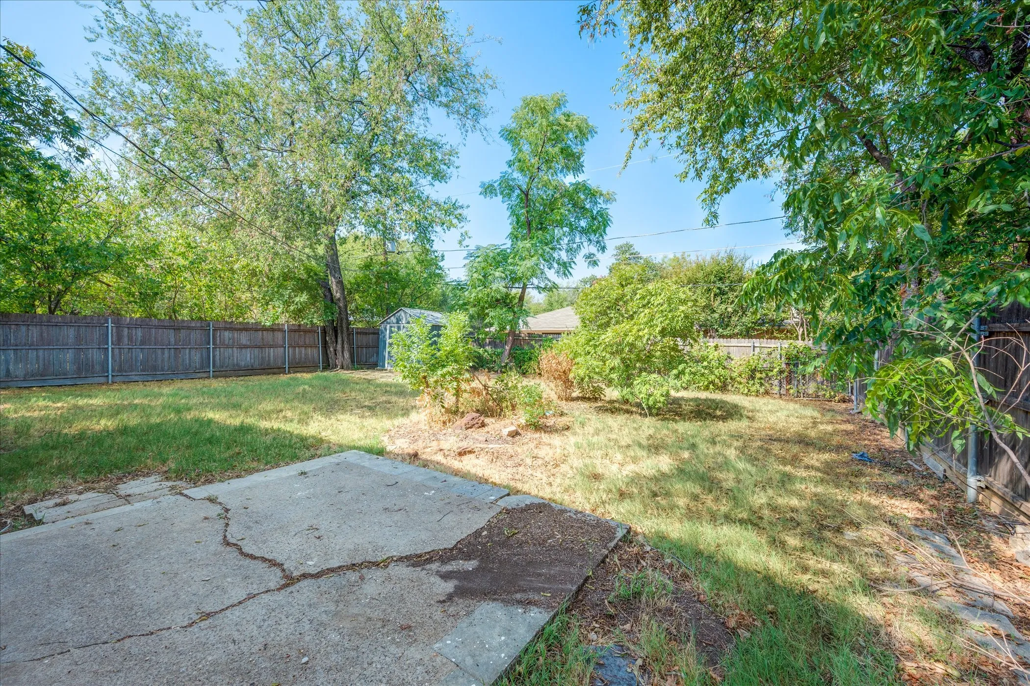 Single Family Residence For Sale in Tarrant County , 1902 Alan A Dale Road, Arlington, Texas 76013, 3 Bedroom, 2 Bathroom, Garage spaces, 1,284 Sqft, built in 1959, mls#21253742, Real Estate Agent in Arlington, Homes For Sale in Tarrant county, Homes For Sale in Arlington, Realtor in Arlington Texas, Real Estate Brokerage Independent Realty Texas, Luminita Cordes Realtor