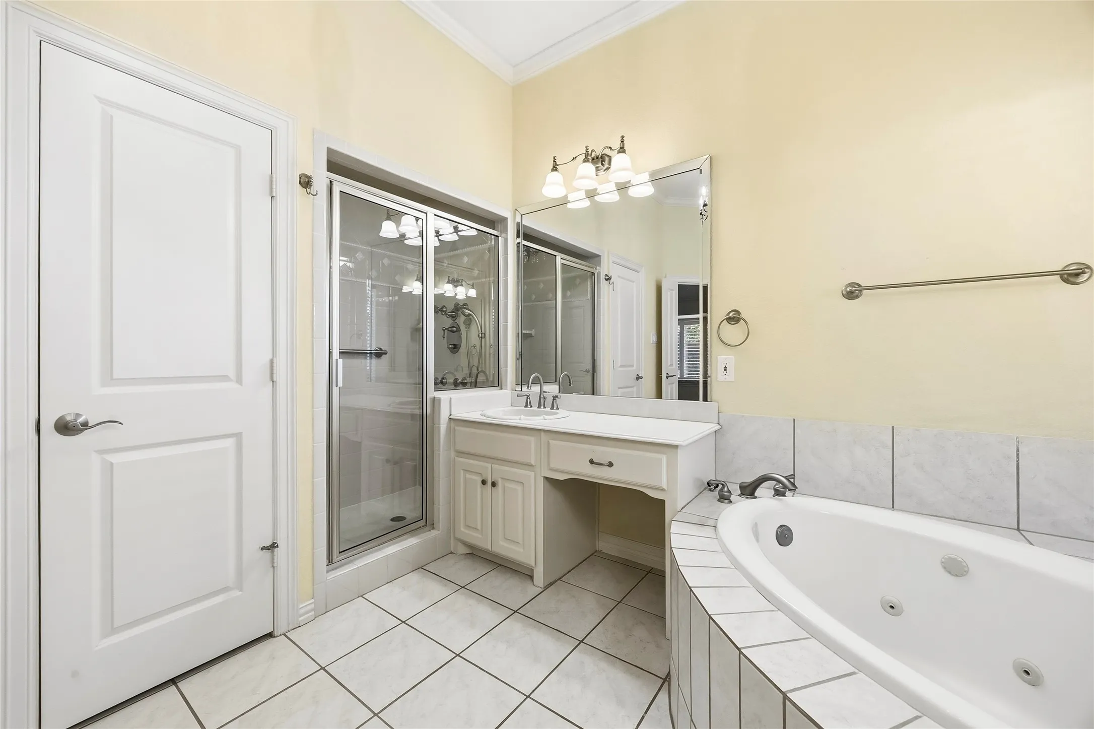 Single Family Residence For Sale in Rockwall County , 15 Center Court, Heath, Texas 75032, 4 Bedroom, 2 Bathroom, 2 Garage spaces, 2,981 Sqft, built in 2001, Preowned, mls#21253737, Real Estate Agent in Heath, Homes For Sale in Rockwall county, Homes For Sale in Heath, Realtor in Heath Texas, Real Estate Brokerage Independent Realty Texas, Luminita Cordes Realtor