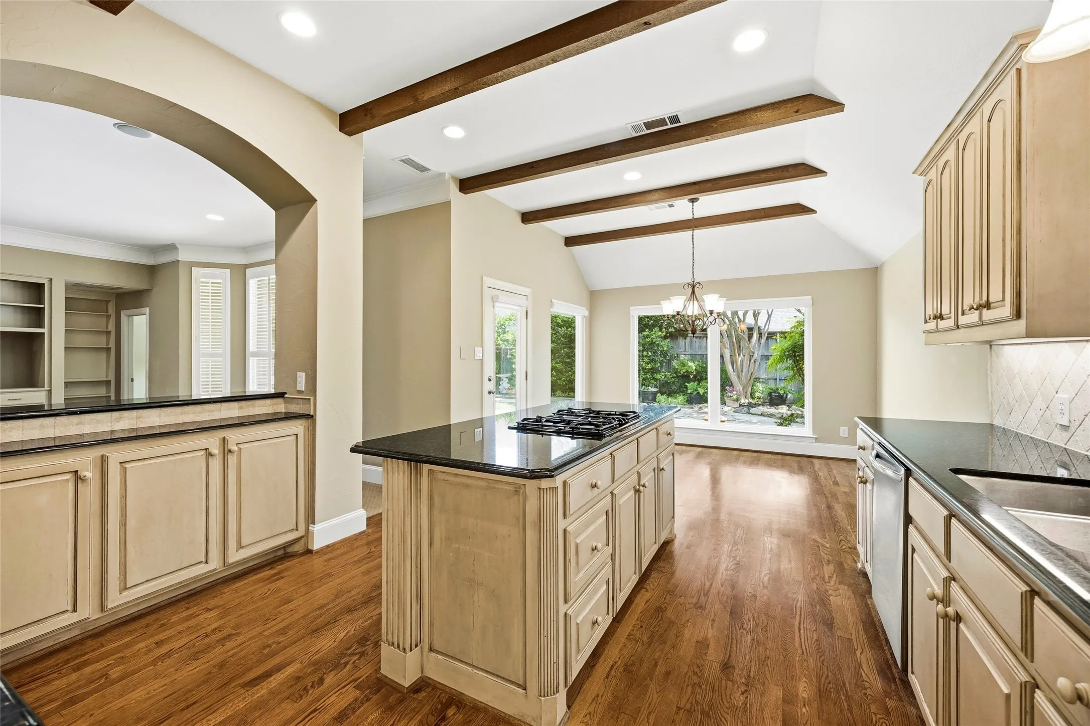 Single Family Residence For Sale in Rockwall County , 15 Center Court, Heath, Texas 75032, 4 Bedroom, 2 Bathroom, 2 Garage spaces, 2,981 Sqft, built in 2001, Preowned, mls#21253737, Real Estate Agent in Heath, Homes For Sale in Rockwall county, Homes For Sale in Heath, Realtor in Heath Texas, Real Estate Brokerage Independent Realty Texas, Luminita Cordes Realtor