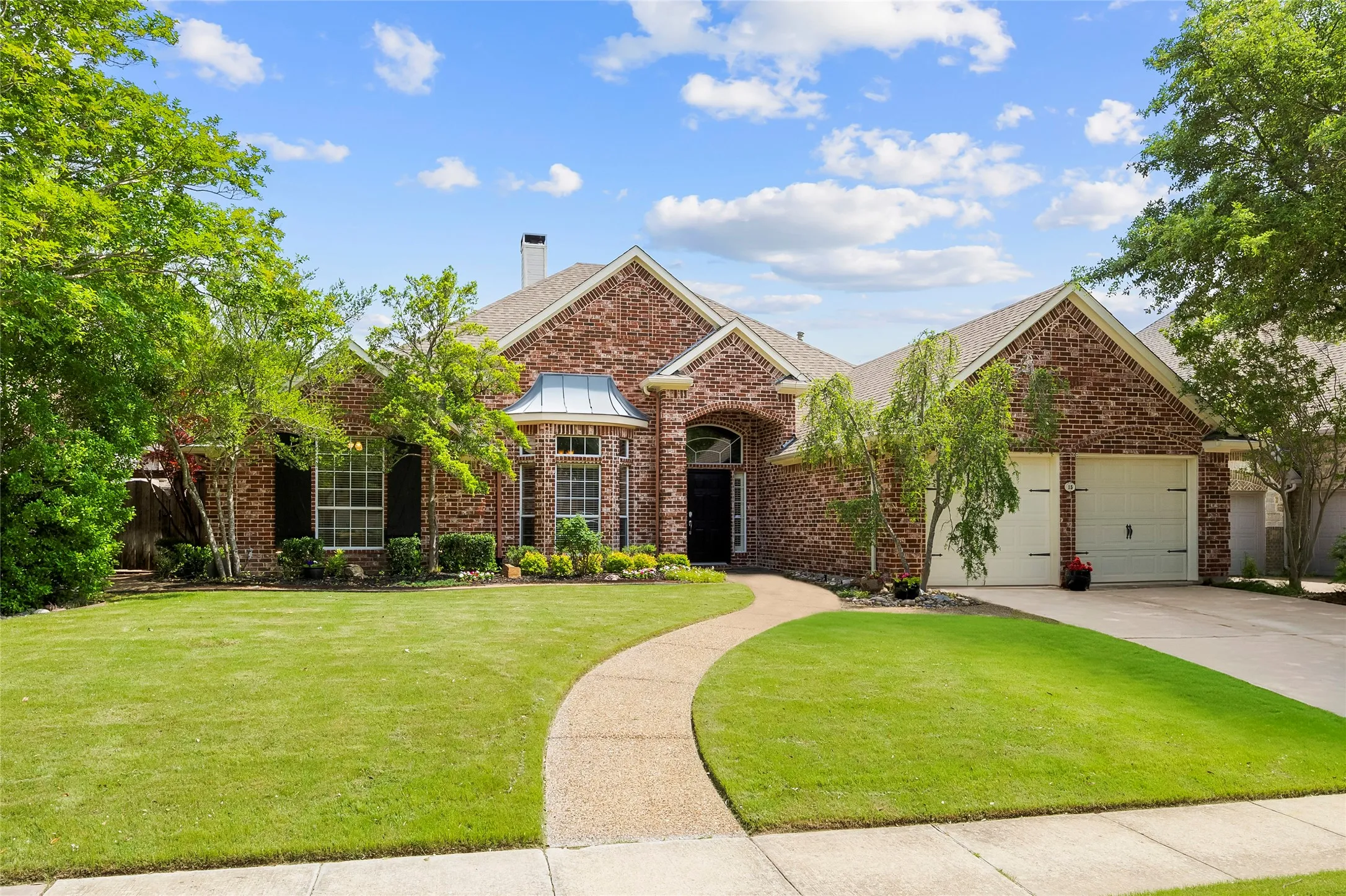 Single Family Residence For Sale in Rockwall County , 15 Center Court, Heath, Texas 75032, 4 Bedroom, 2 Bathroom, 2 Garage spaces, 2,981 Sqft, built in 2001, Preowned, mls#21253737, Real Estate Agent in Heath, Homes For Sale in Rockwall county, Homes For Sale in Heath, Realtor in Heath Texas, Real Estate Brokerage Independent Realty Texas, Luminita Cordes Realtor