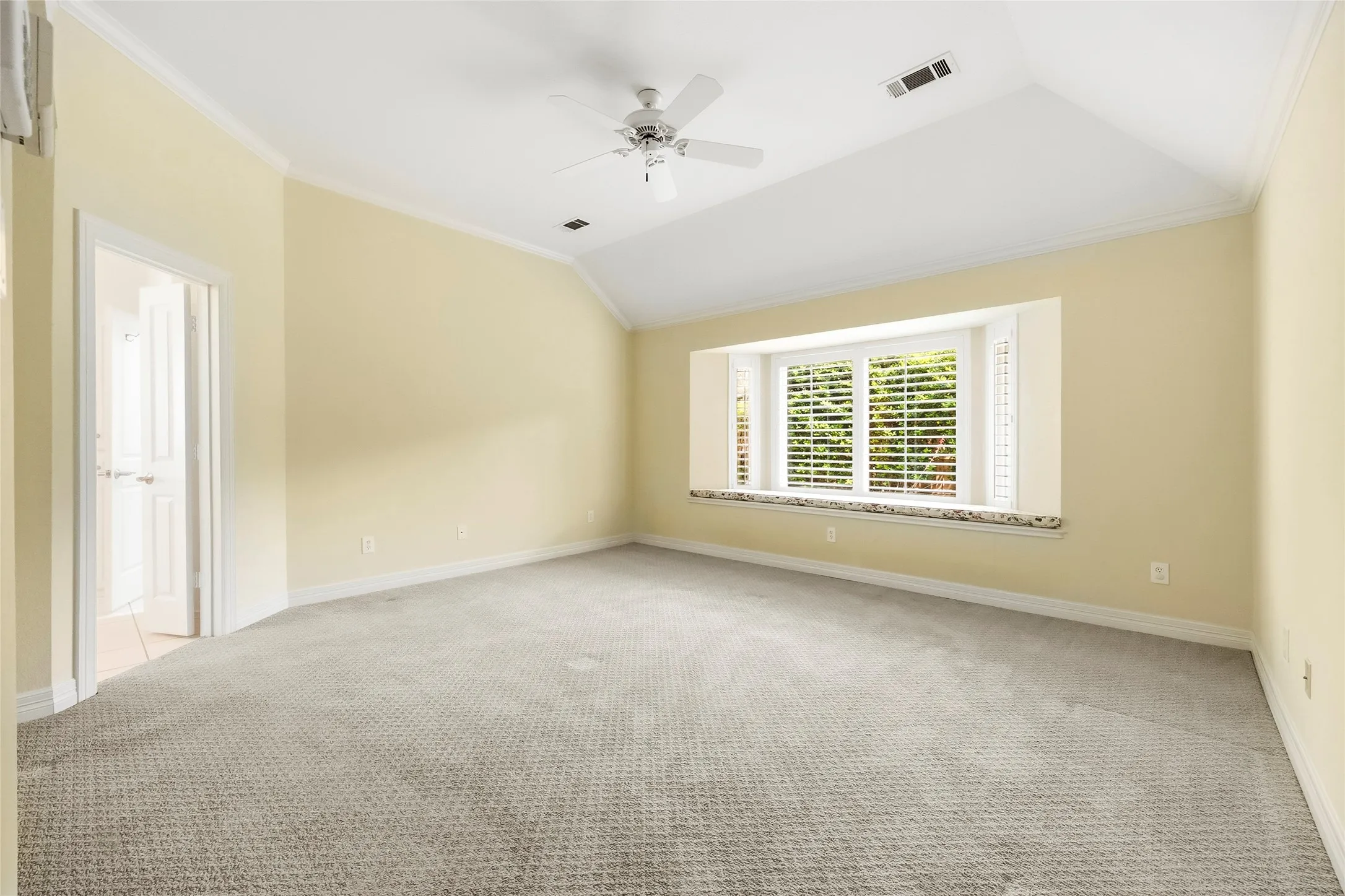 Single Family Residence For Sale in Rockwall County , 15 Center Court, Heath, Texas 75032, 4 Bedroom, 2 Bathroom, 2 Garage spaces, 2,981 Sqft, built in 2001, Preowned, mls#21253737, Real Estate Agent in Heath, Homes For Sale in Rockwall county, Homes For Sale in Heath, Realtor in Heath Texas, Real Estate Brokerage Independent Realty Texas, Luminita Cordes Realtor