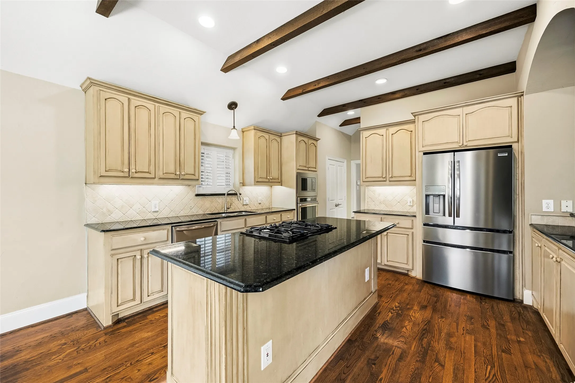 Single Family Residence For Sale in Rockwall County , 15 Center Court, Heath, Texas 75032, 4 Bedroom, 2 Bathroom, 2 Garage spaces, 2,981 Sqft, built in 2001, Preowned, mls#21253737, Real Estate Agent in Heath, Homes For Sale in Rockwall county, Homes For Sale in Heath, Realtor in Heath Texas, Real Estate Brokerage Independent Realty Texas, Luminita Cordes Realtor