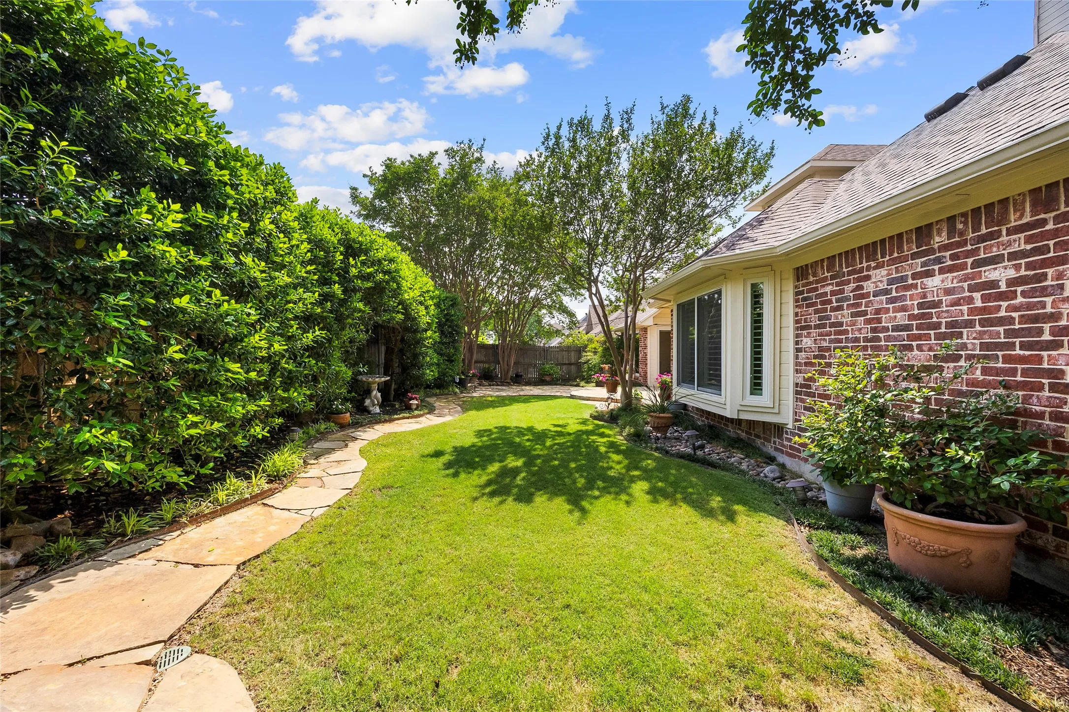 Single Family Residence For Sale in Rockwall County , 15 Center Court, Heath, Texas 75032, 4 Bedroom, 2 Bathroom, 2 Garage spaces, 2,981 Sqft, built in 2001, Preowned, mls#21253737, Real Estate Agent in Heath, Homes For Sale in Rockwall county, Homes For Sale in Heath, Realtor in Heath Texas, Real Estate Brokerage Independent Realty Texas, Luminita Cordes Realtor