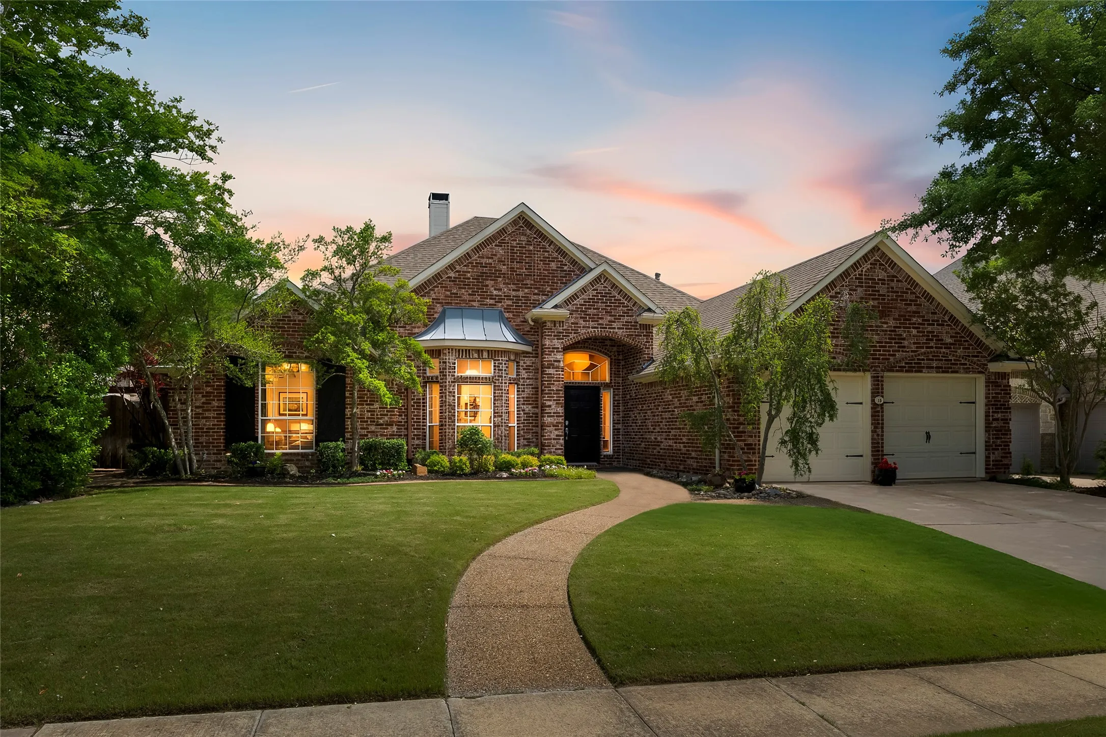 Single Family Residence For Sale in Rockwall County , 15 Center Court, Heath, Texas 75032, 4 Bedroom, 2 Bathroom, 2 Garage spaces, 2,981 Sqft, built in 2001, Preowned, mls#21253737, Real Estate Agent in Heath, Homes For Sale in Rockwall county, Homes For Sale in Heath, Realtor in Heath Texas, Real Estate Brokerage Independent Realty Texas, Luminita Cordes Realtor