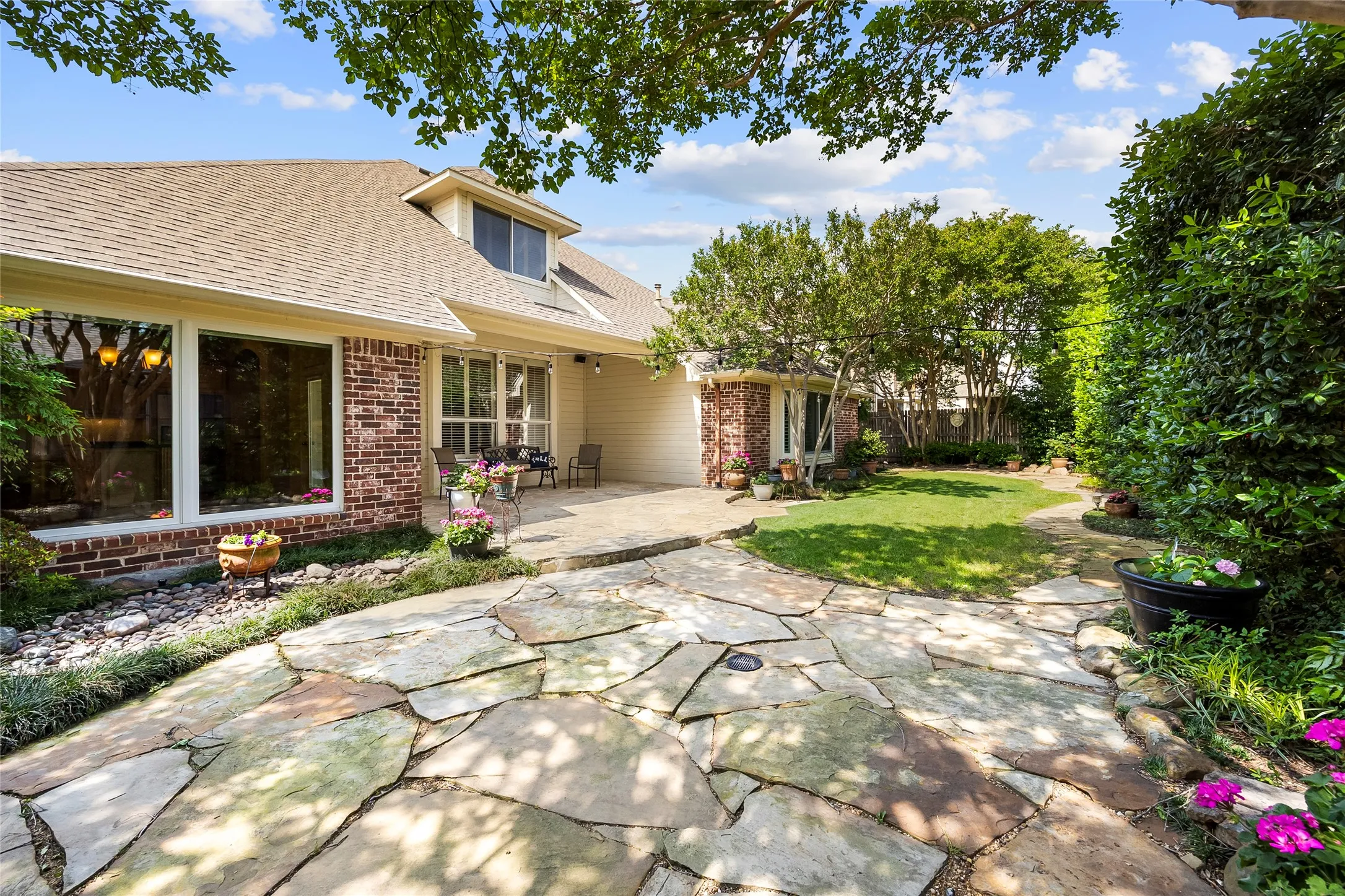 Single Family Residence For Sale in Rockwall County , 15 Center Court, Heath, Texas 75032, 4 Bedroom, 2 Bathroom, 2 Garage spaces, 2,981 Sqft, built in 2001, Preowned, mls#21253737, Real Estate Agent in Heath, Homes For Sale in Rockwall county, Homes For Sale in Heath, Realtor in Heath Texas, Real Estate Brokerage Independent Realty Texas, Luminita Cordes Realtor