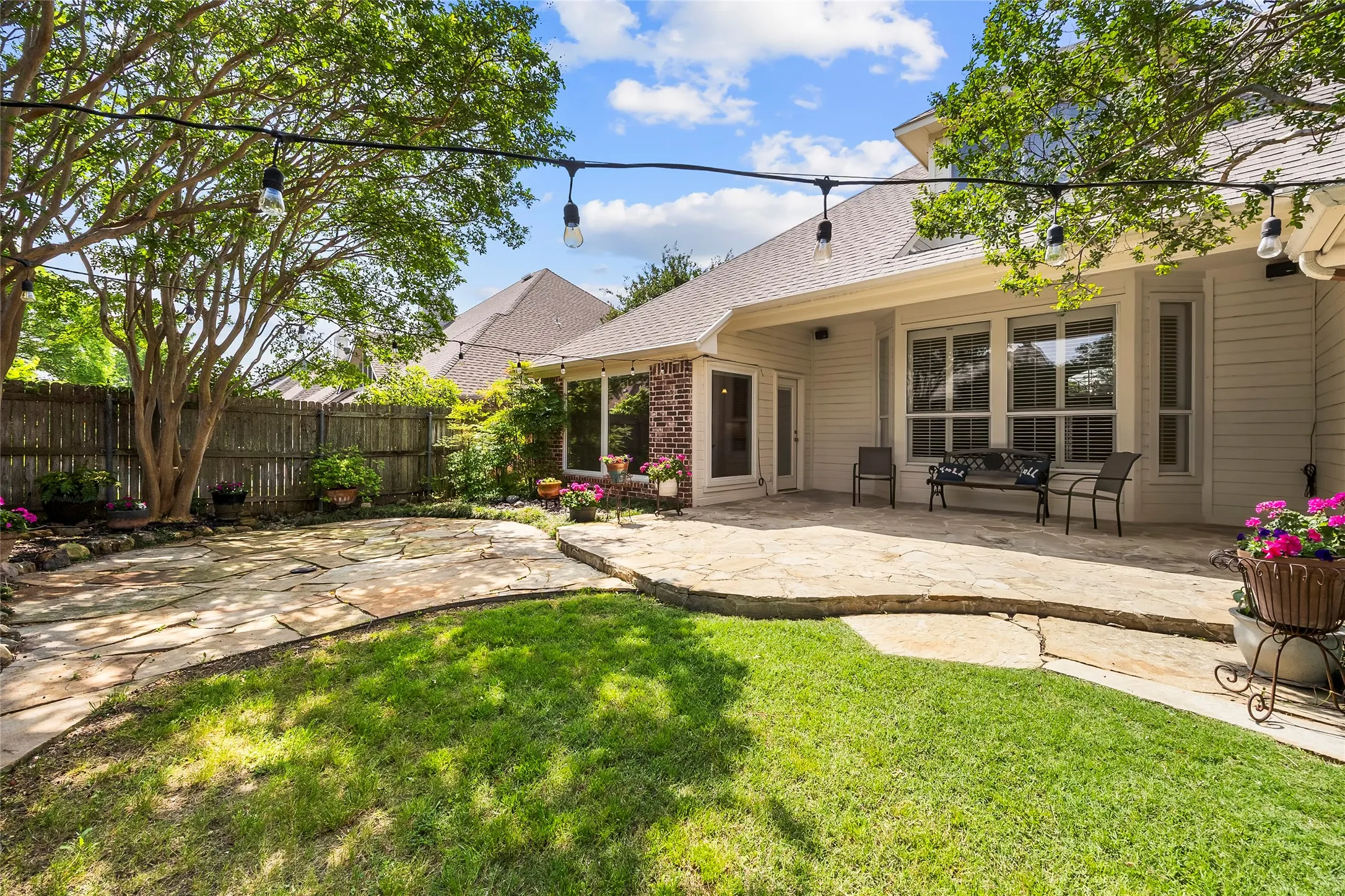 Single Family Residence For Sale in Rockwall County , 15 Center Court, Heath, Texas 75032, 4 Bedroom, 2 Bathroom, 2 Garage spaces, 2,981 Sqft, built in 2001, Preowned, mls#21253737, Real Estate Agent in Heath, Homes For Sale in Rockwall county, Homes For Sale in Heath, Realtor in Heath Texas, Real Estate Brokerage Independent Realty Texas, Luminita Cordes Realtor