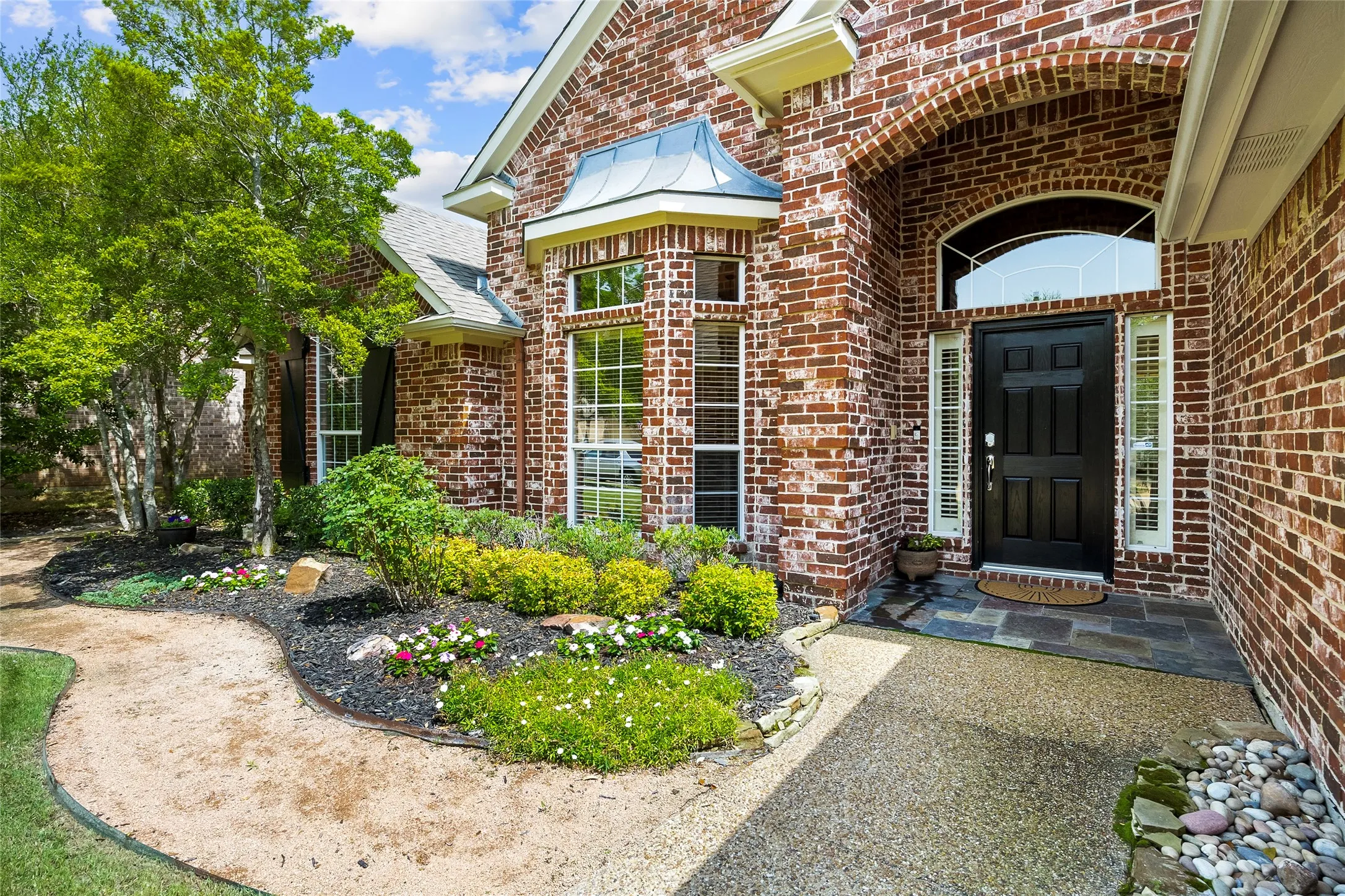 Single Family Residence For Sale in Rockwall County , 15 Center Court, Heath, Texas 75032, 4 Bedroom, 2 Bathroom, 2 Garage spaces, 2,981 Sqft, built in 2001, Preowned, mls#21253737, Real Estate Agent in Heath, Homes For Sale in Rockwall county, Homes For Sale in Heath, Realtor in Heath Texas, Real Estate Brokerage Independent Realty Texas, Luminita Cordes Realtor