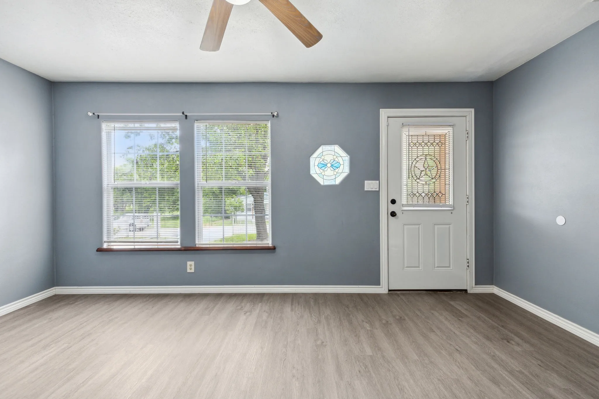 Single Family Residence For Rent in Denton County , 1424 Knight Street, Denton, Texas 76205, 2 Bedrooms, 1 Bathroom, Garage spaces, 764 Sqft, built in 1940, Price $1,695, mls#21253784, Real Estate Agent in Denton, Homes For Rent in Denton county, Homes For Rent in Denton, Realtor in Denton Texas, Real Estate Brokerage Independent Realty Texas, Luminita Cordes Realtor