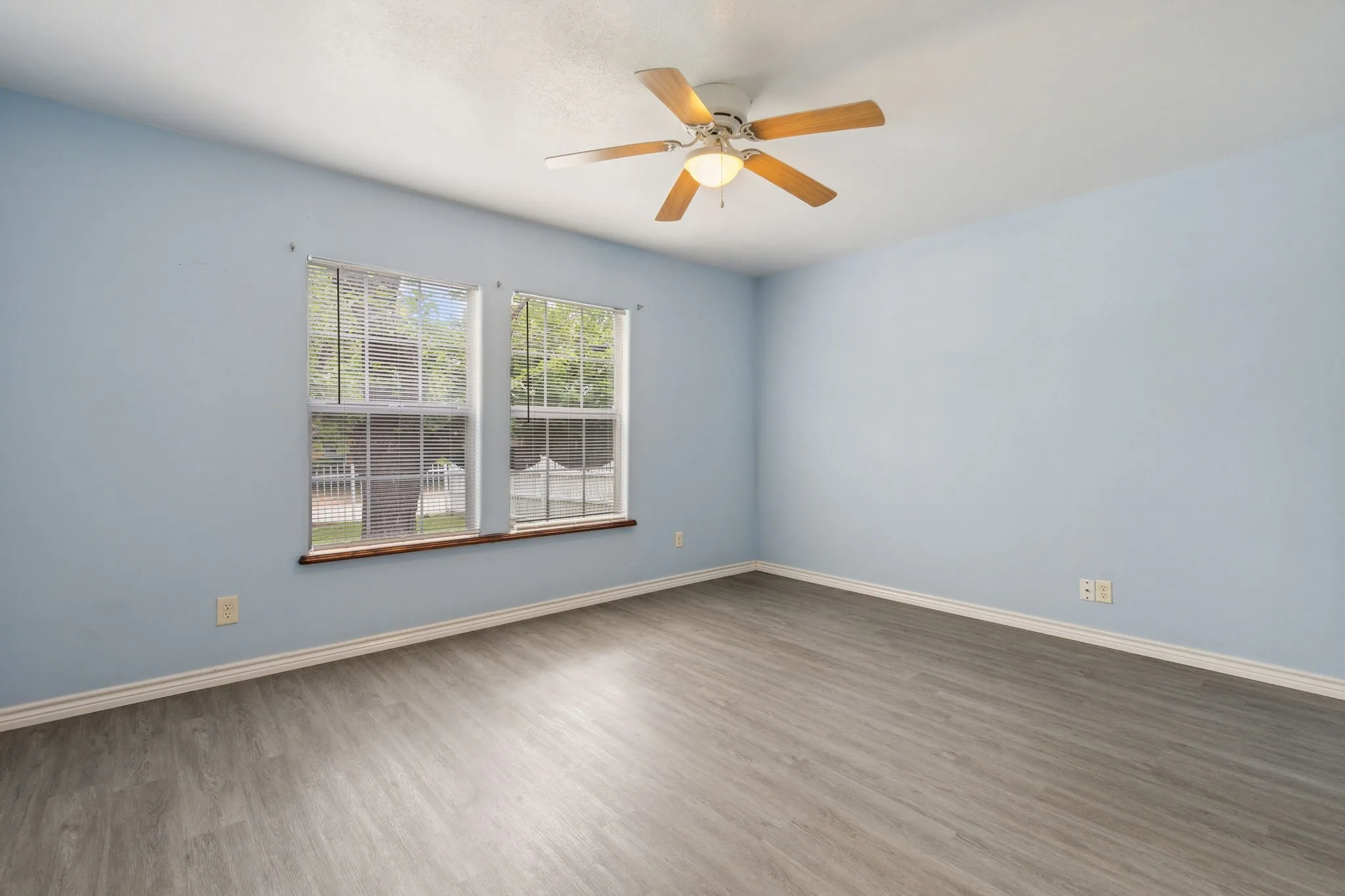 Single Family Residence For Rent in Denton County , 1424 Knight Street, Denton, Texas 76205, 2 Bedrooms, 1 Bathroom, Garage spaces, 764 Sqft, built in 1940, Price $1,695, mls#21253784, Real Estate Agent in Denton, Homes For Rent in Denton county, Homes For Rent in Denton, Realtor in Denton Texas, Real Estate Brokerage Independent Realty Texas, Luminita Cordes Realtor