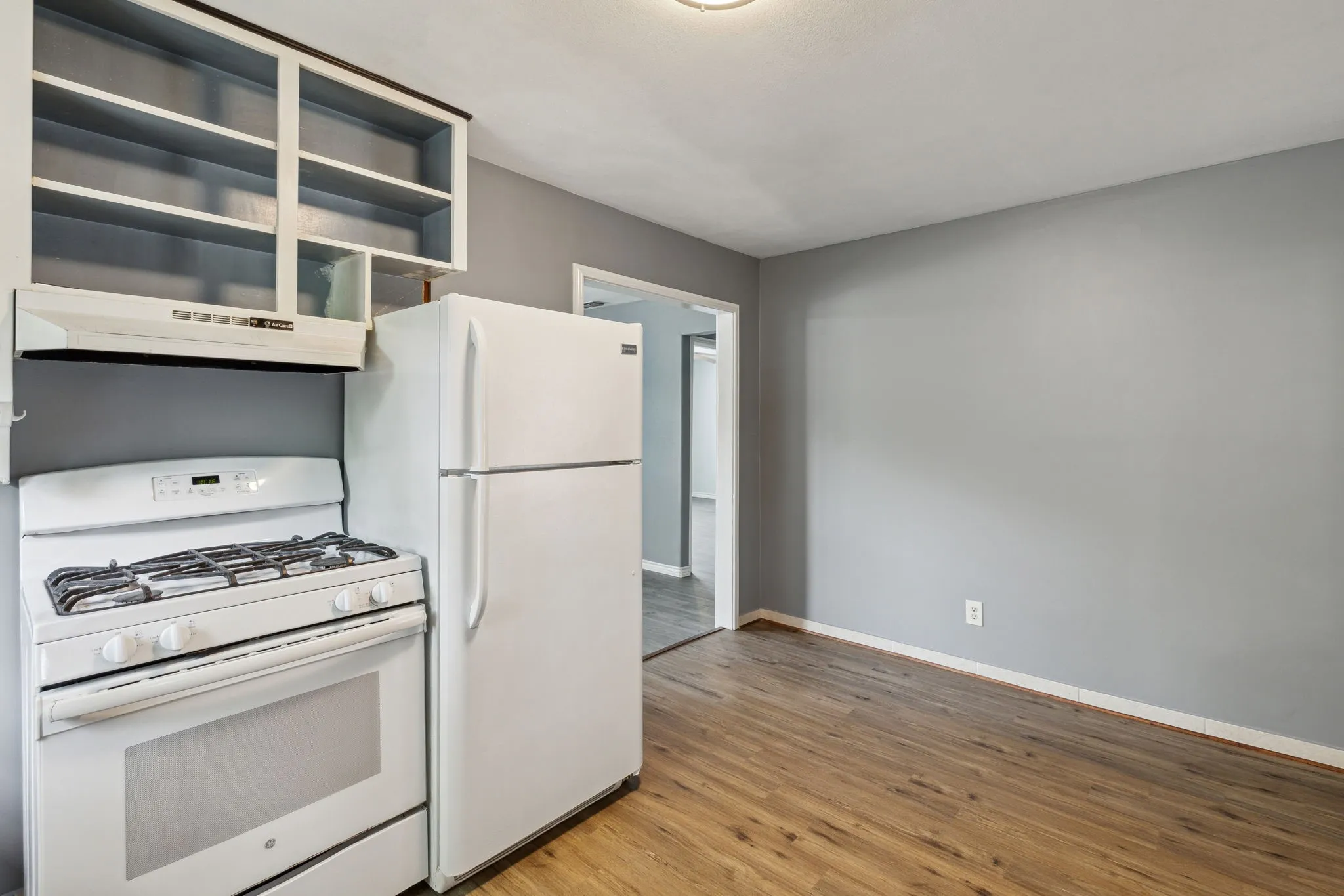 Single Family Residence For Rent in Denton County , 1424 Knight Street, Denton, Texas 76205, 2 Bedrooms, 1 Bathroom, Garage spaces, 764 Sqft, built in 1940, Price $1,695, mls#21253784, Real Estate Agent in Denton, Homes For Rent in Denton county, Homes For Rent in Denton, Realtor in Denton Texas, Real Estate Brokerage Independent Realty Texas, Luminita Cordes Realtor