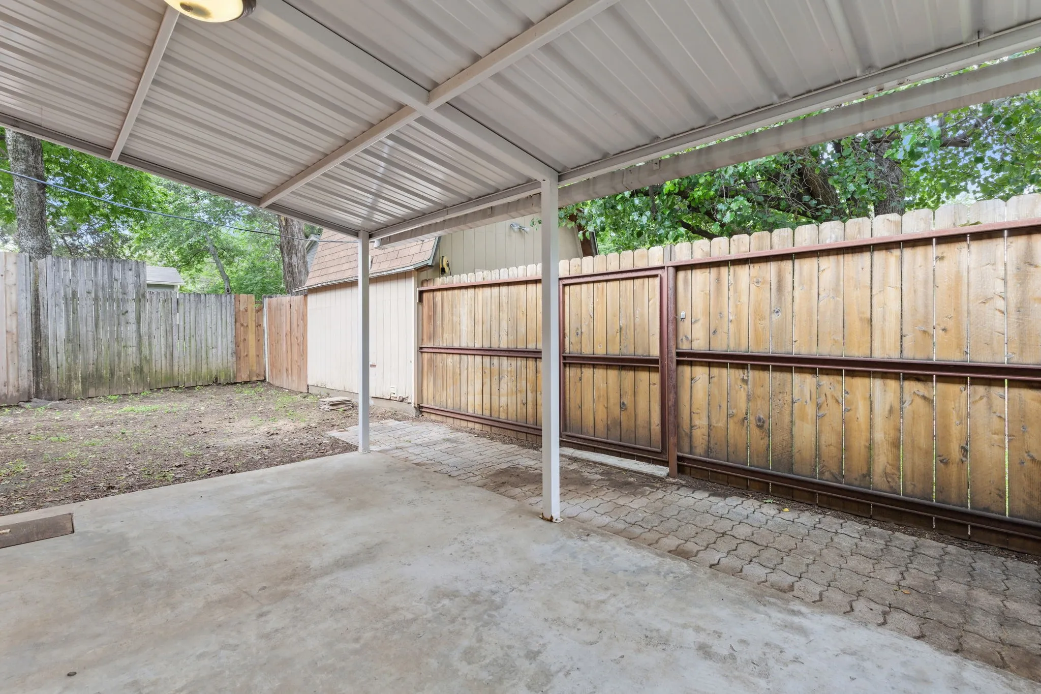 Single Family Residence For Rent in Denton County , 1424 Knight Street, Denton, Texas 76205, 2 Bedrooms, 1 Bathroom, Garage spaces, 764 Sqft, built in 1940, Price $1,695, mls#21253784, Real Estate Agent in Denton, Homes For Rent in Denton county, Homes For Rent in Denton, Realtor in Denton Texas, Real Estate Brokerage Independent Realty Texas, Luminita Cordes Realtor