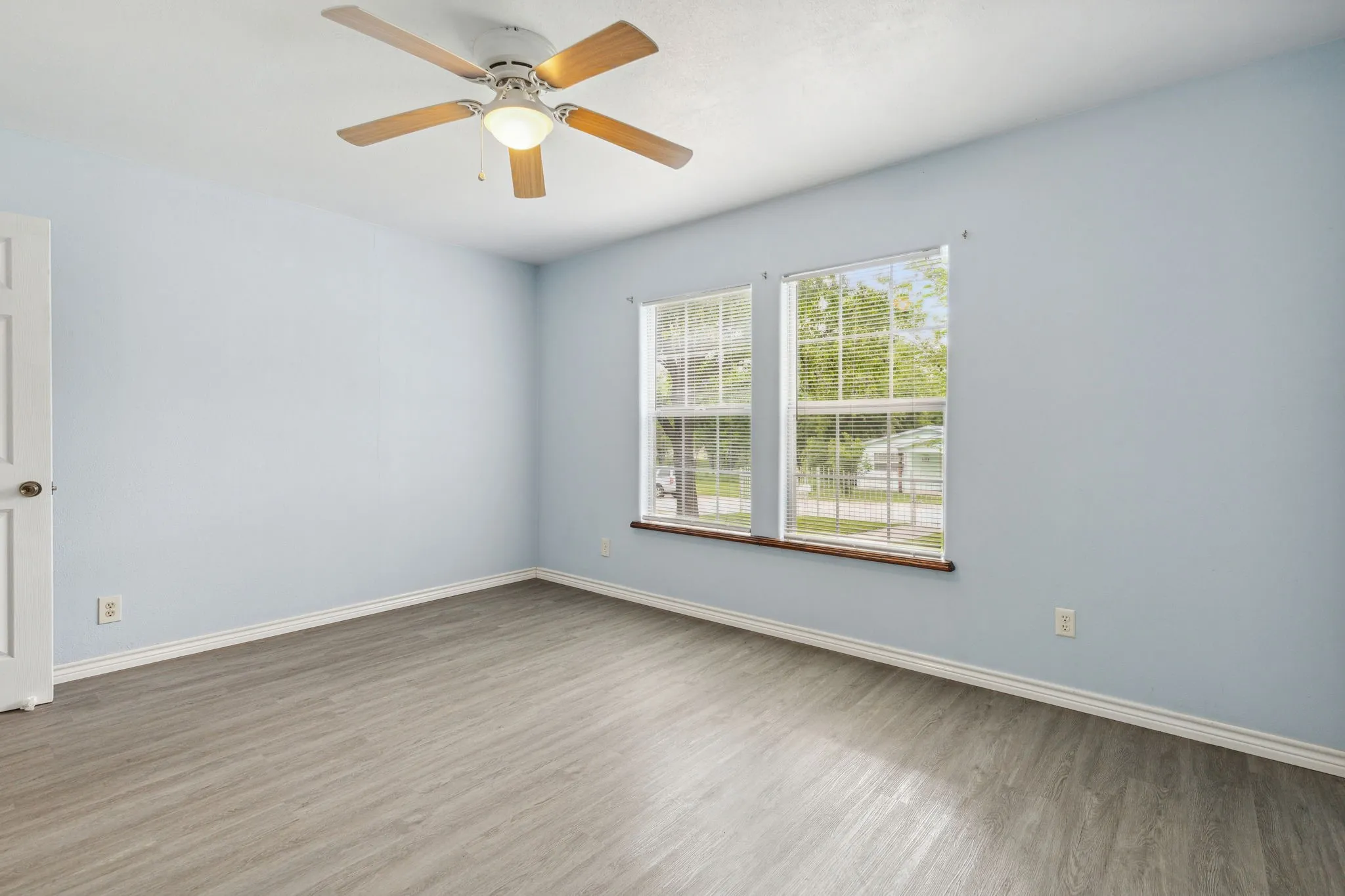 Single Family Residence For Rent in Denton County , 1424 Knight Street, Denton, Texas 76205, 2 Bedrooms, 1 Bathroom, Garage spaces, 764 Sqft, built in 1940, Price $1,695, mls#21253784, Real Estate Agent in Denton, Homes For Rent in Denton county, Homes For Rent in Denton, Realtor in Denton Texas, Real Estate Brokerage Independent Realty Texas, Luminita Cordes Realtor