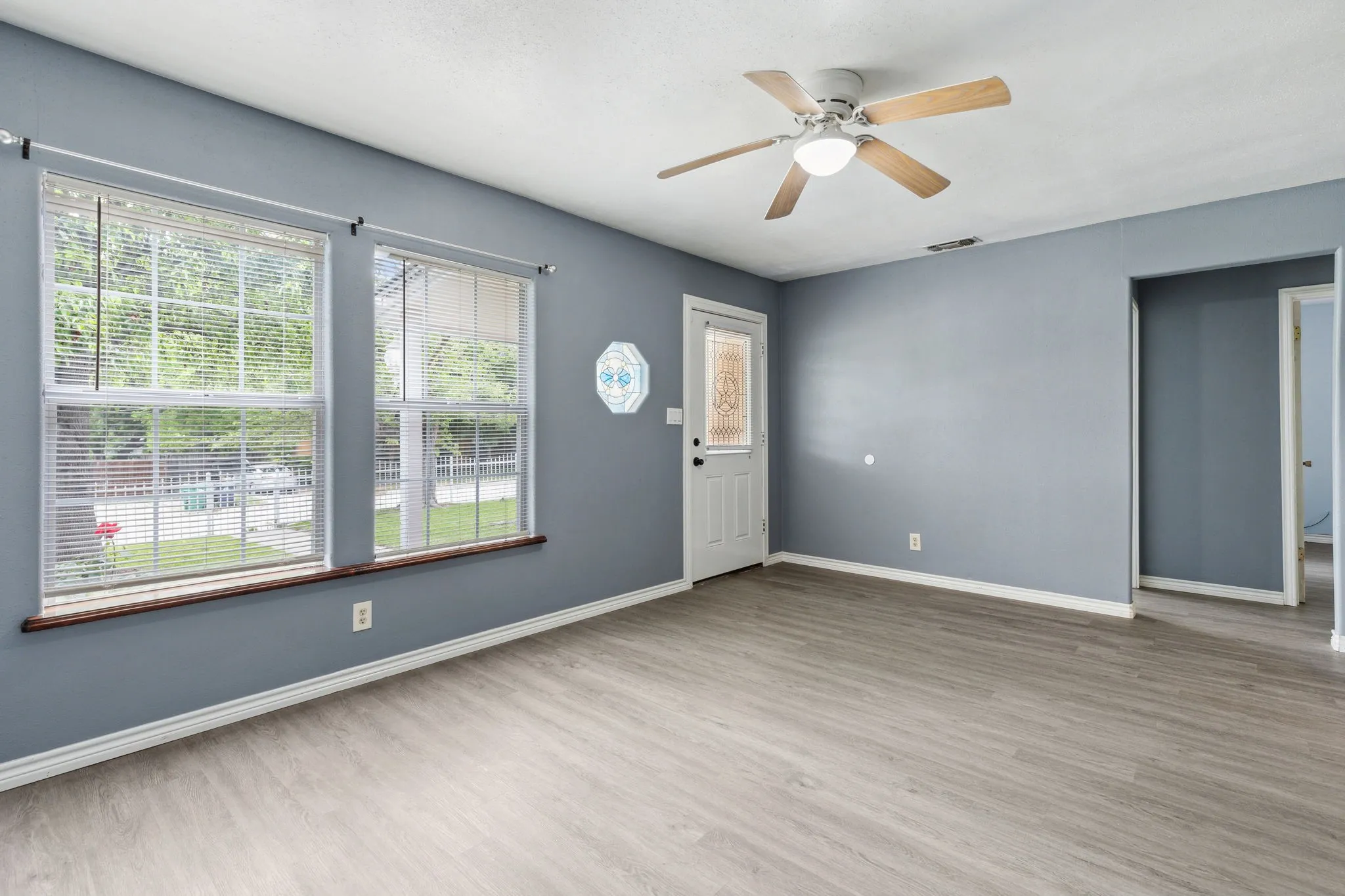 Single Family Residence For Rent in Denton County , 1424 Knight Street, Denton, Texas 76205, 2 Bedrooms, 1 Bathroom, Garage spaces, 764 Sqft, built in 1940, Price $1,695, mls#21253784, Real Estate Agent in Denton, Homes For Rent in Denton county, Homes For Rent in Denton, Realtor in Denton Texas, Real Estate Brokerage Independent Realty Texas, Luminita Cordes Realtor