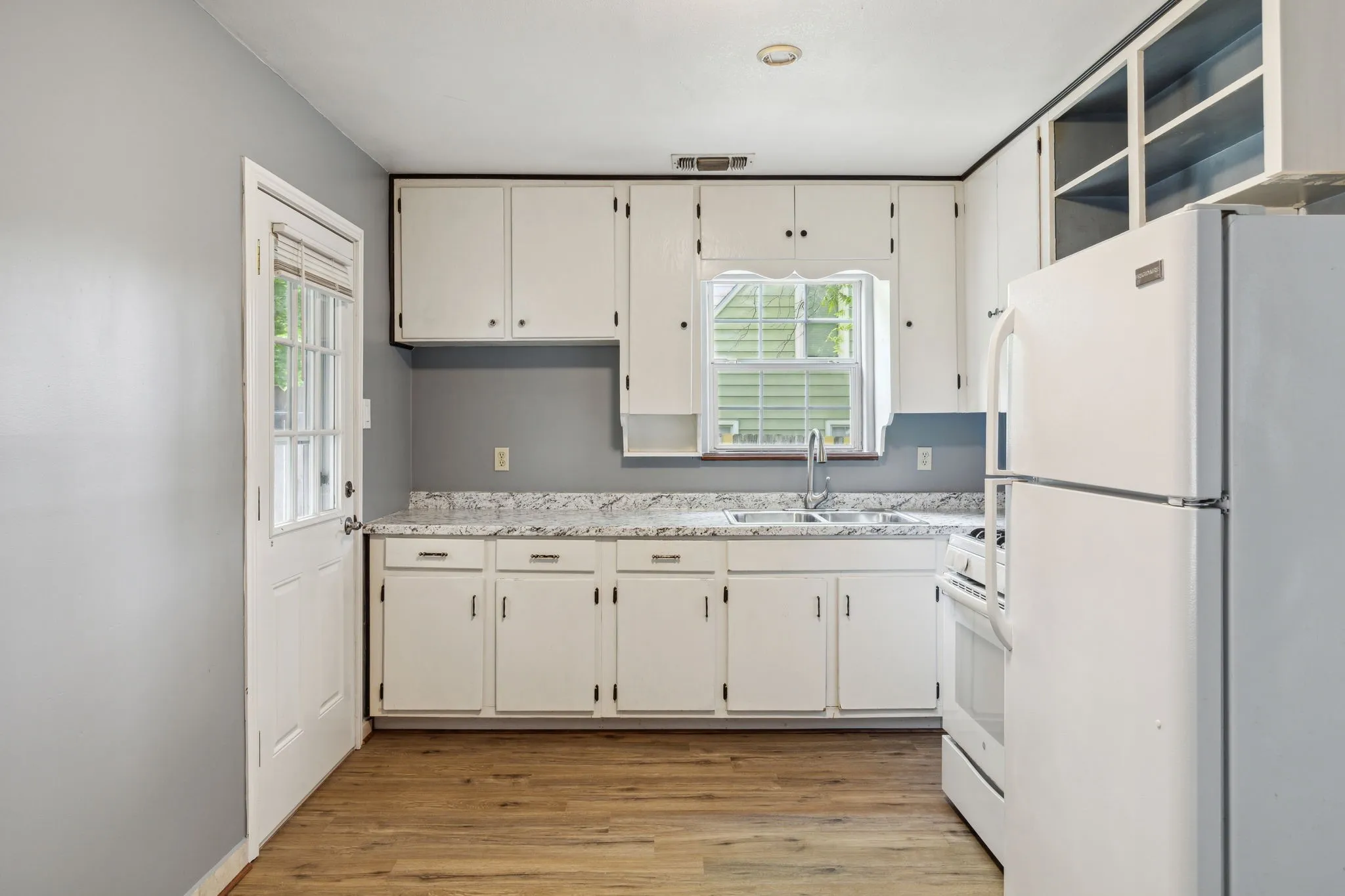Single Family Residence For Rent in Denton County , 1424 Knight Street, Denton, Texas 76205, 2 Bedrooms, 1 Bathroom, Garage spaces, 764 Sqft, built in 1940, Price $1,695, mls#21253784, Real Estate Agent in Denton, Homes For Rent in Denton county, Homes For Rent in Denton, Realtor in Denton Texas, Real Estate Brokerage Independent Realty Texas, Luminita Cordes Realtor