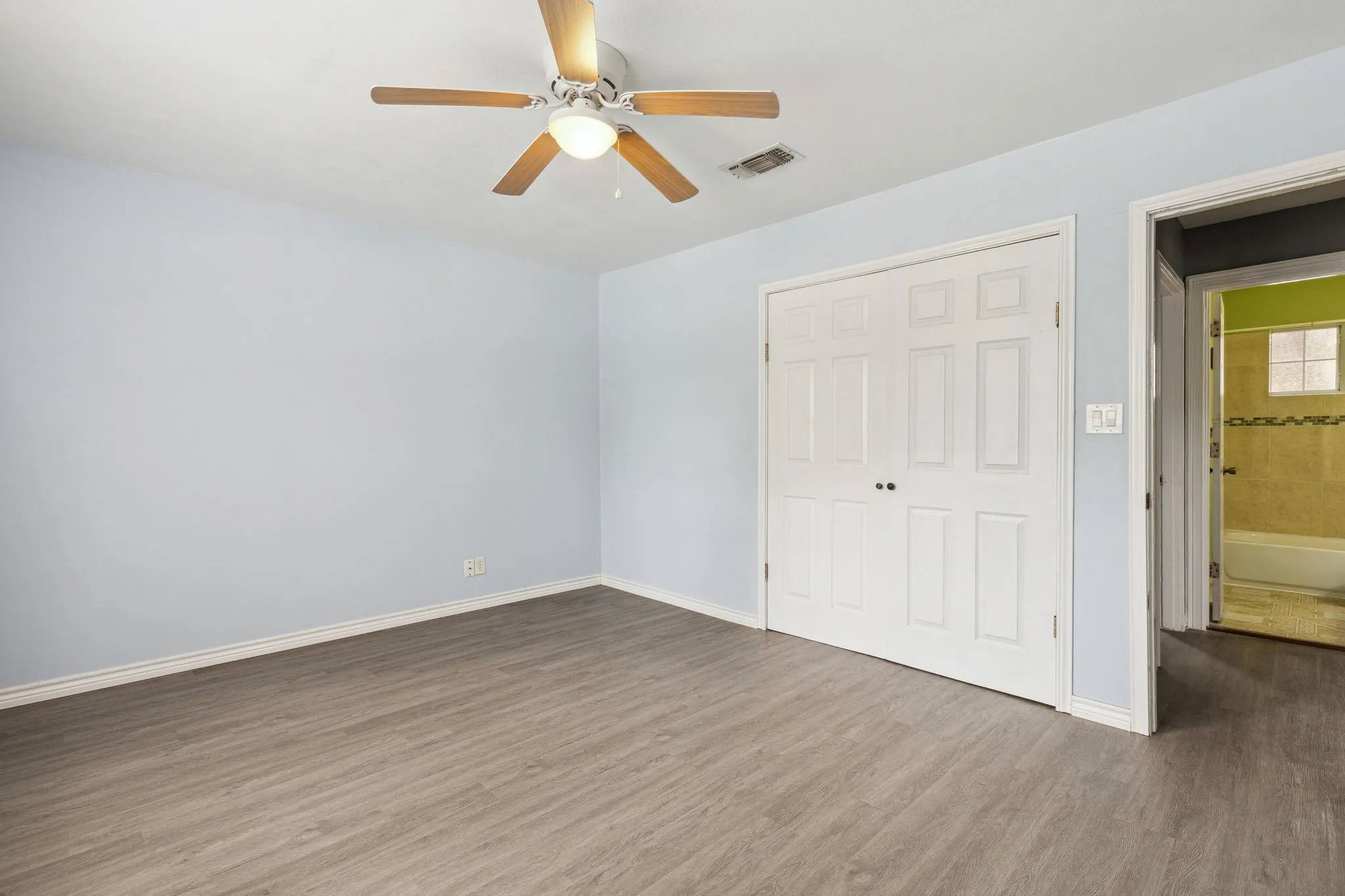 Single Family Residence For Rent in Denton County , 1424 Knight Street, Denton, Texas 76205, 2 Bedrooms, 1 Bathroom, Garage spaces, 764 Sqft, built in 1940, Price $1,695, mls#21253784, Real Estate Agent in Denton, Homes For Rent in Denton county, Homes For Rent in Denton, Realtor in Denton Texas, Real Estate Brokerage Independent Realty Texas, Luminita Cordes Realtor