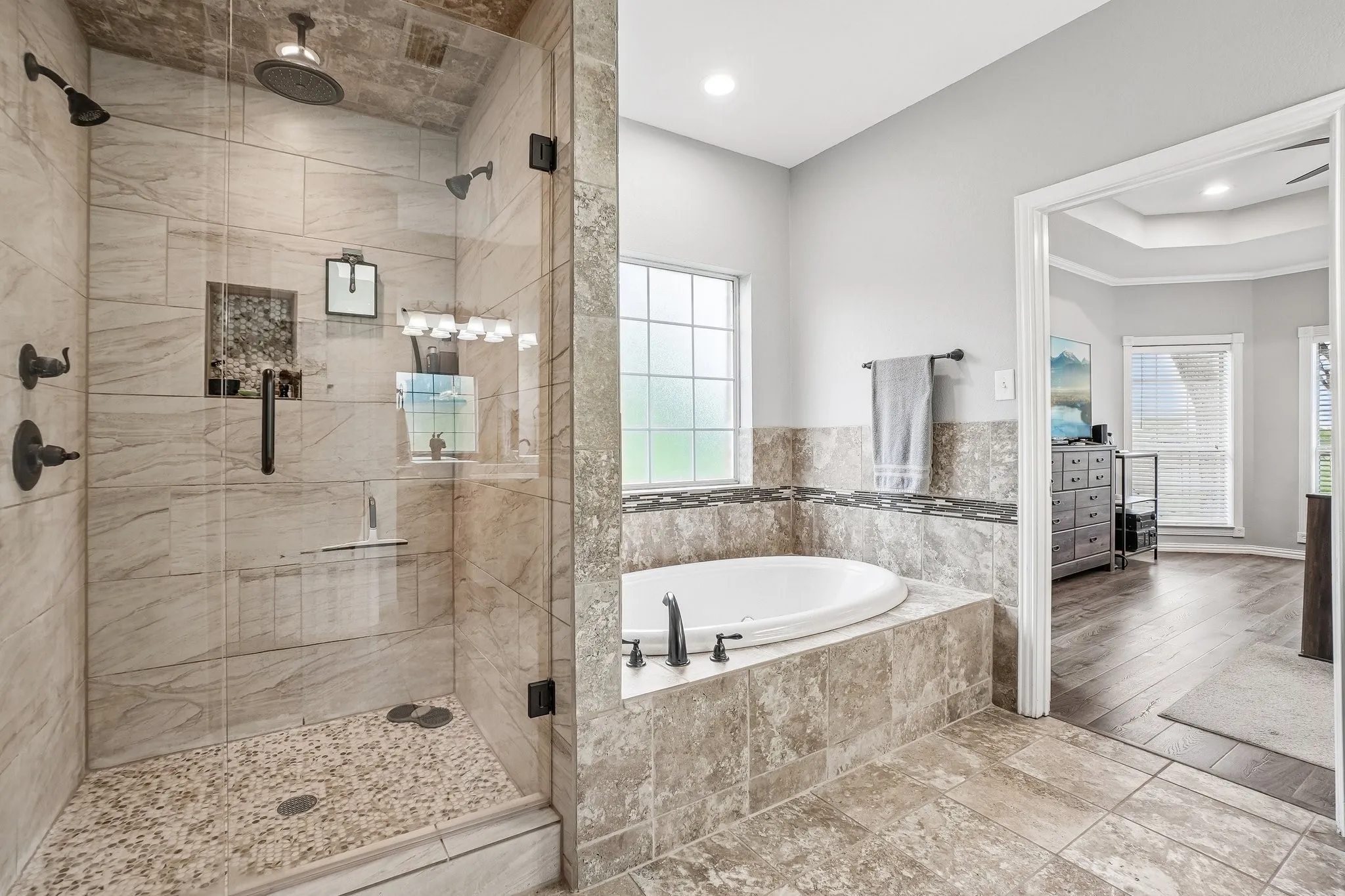 Single Family Residence For Sale in Ellis County , 1252 Orchard Lane, Ennis, Texas 75119, 5 Bedroom, 4 Bathroom, 3 Garage spaces, 3,226 Sqft, built in 2000, mls#21252993, Real Estate Agent in Ennis, Homes For Sale in Ellis county, Homes For Sale in Ennis, Realtor in Ennis Texas, Real Estate Brokerage Independent Realty Texas, Luminita Cordes Realtor